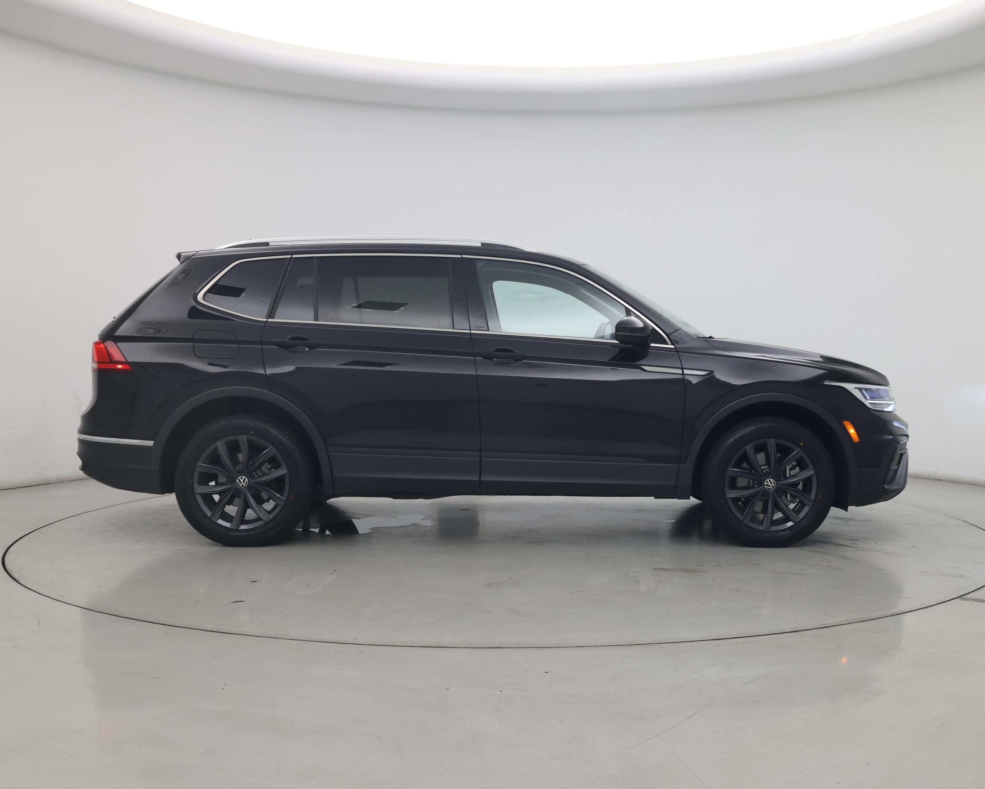 Thumbnail: 2022 Volkswagen Tiguan - 7