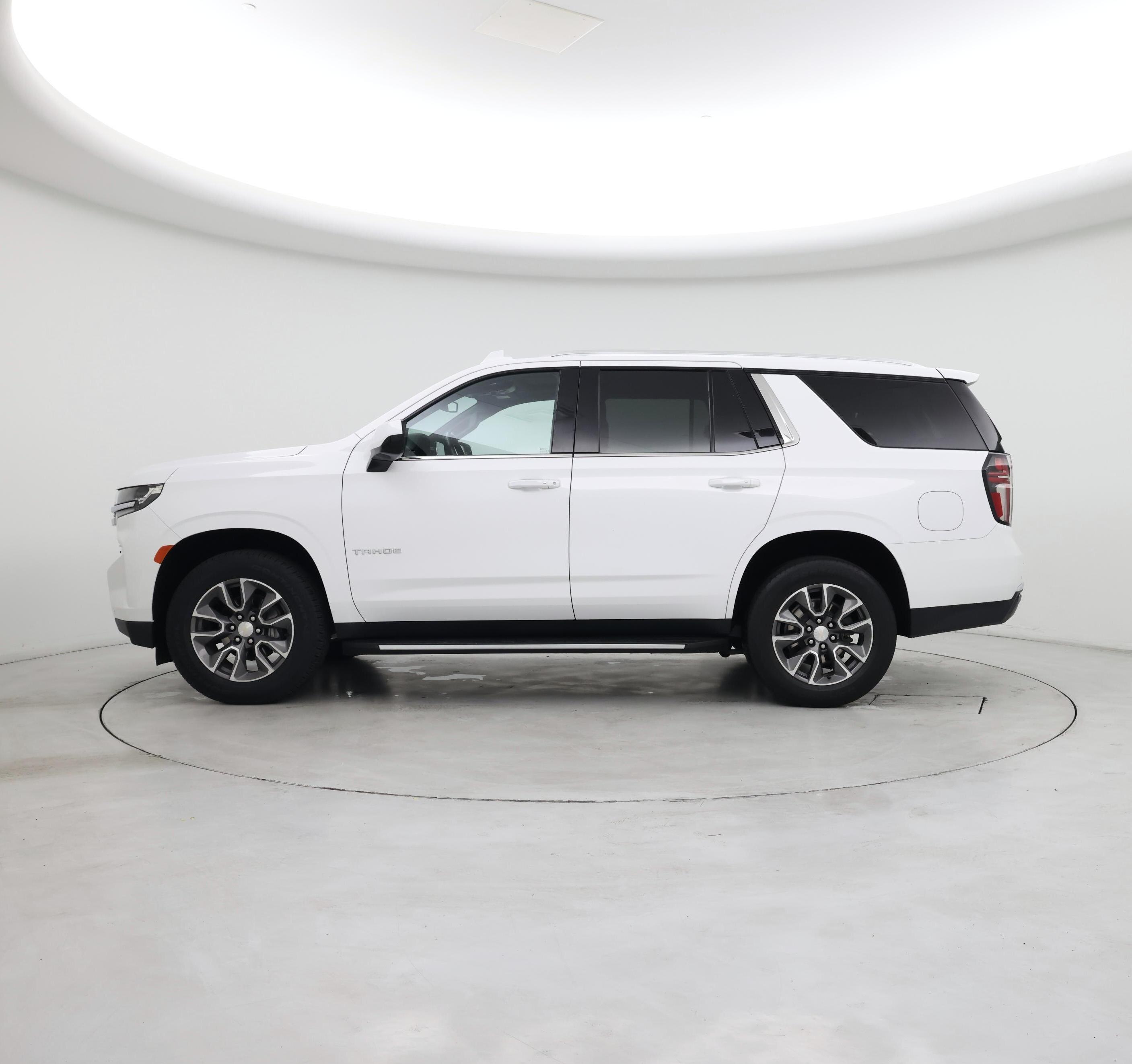 Thumbnail: 2022 Chevrolet Tahoe - 3