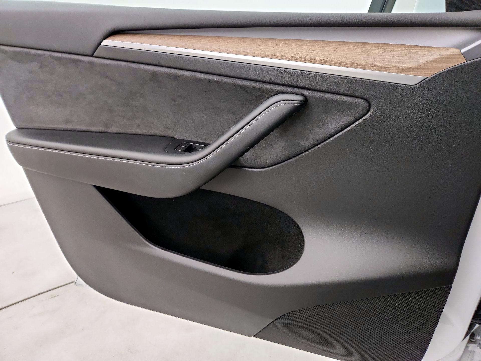 Thumbnail: 2023 Tesla Model Y - 12