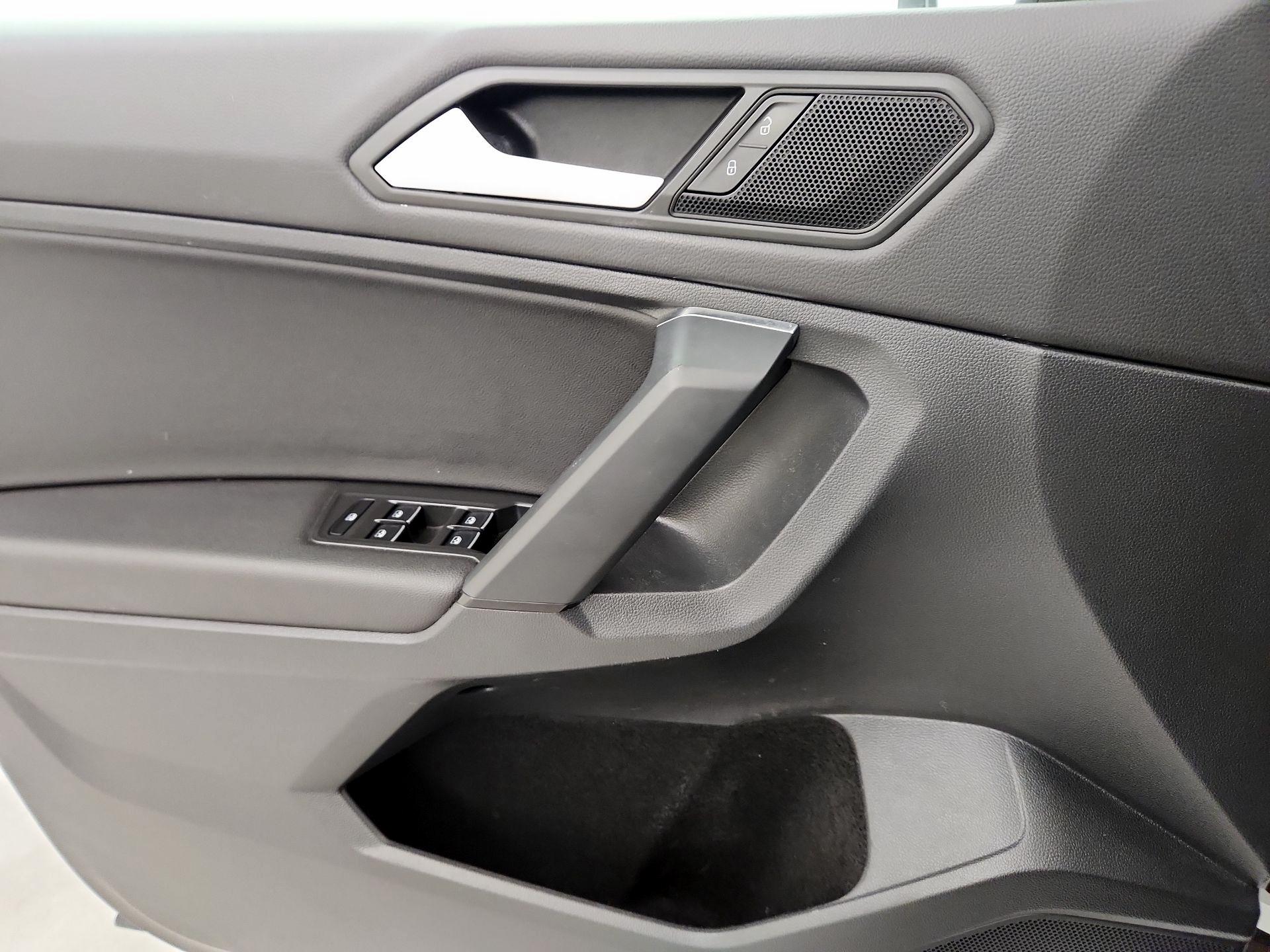 Thumbnail: 2019 Volkswagen Tiguan - 12