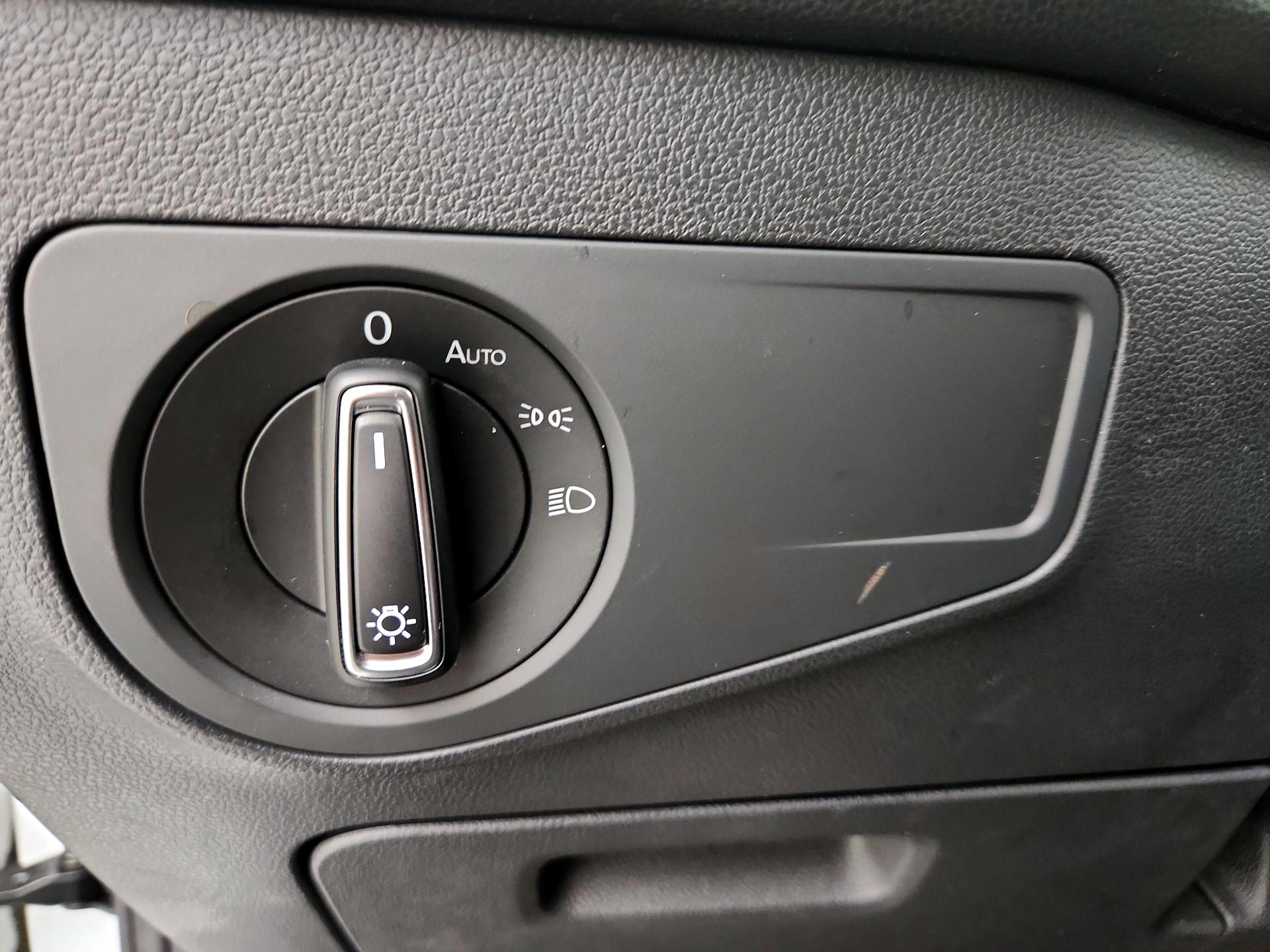 Thumbnail: 2019 Volkswagen Tiguan - 13