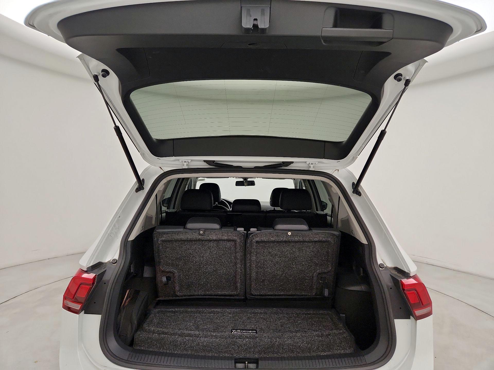 Thumbnail: 2019 Volkswagen Tiguan - 20