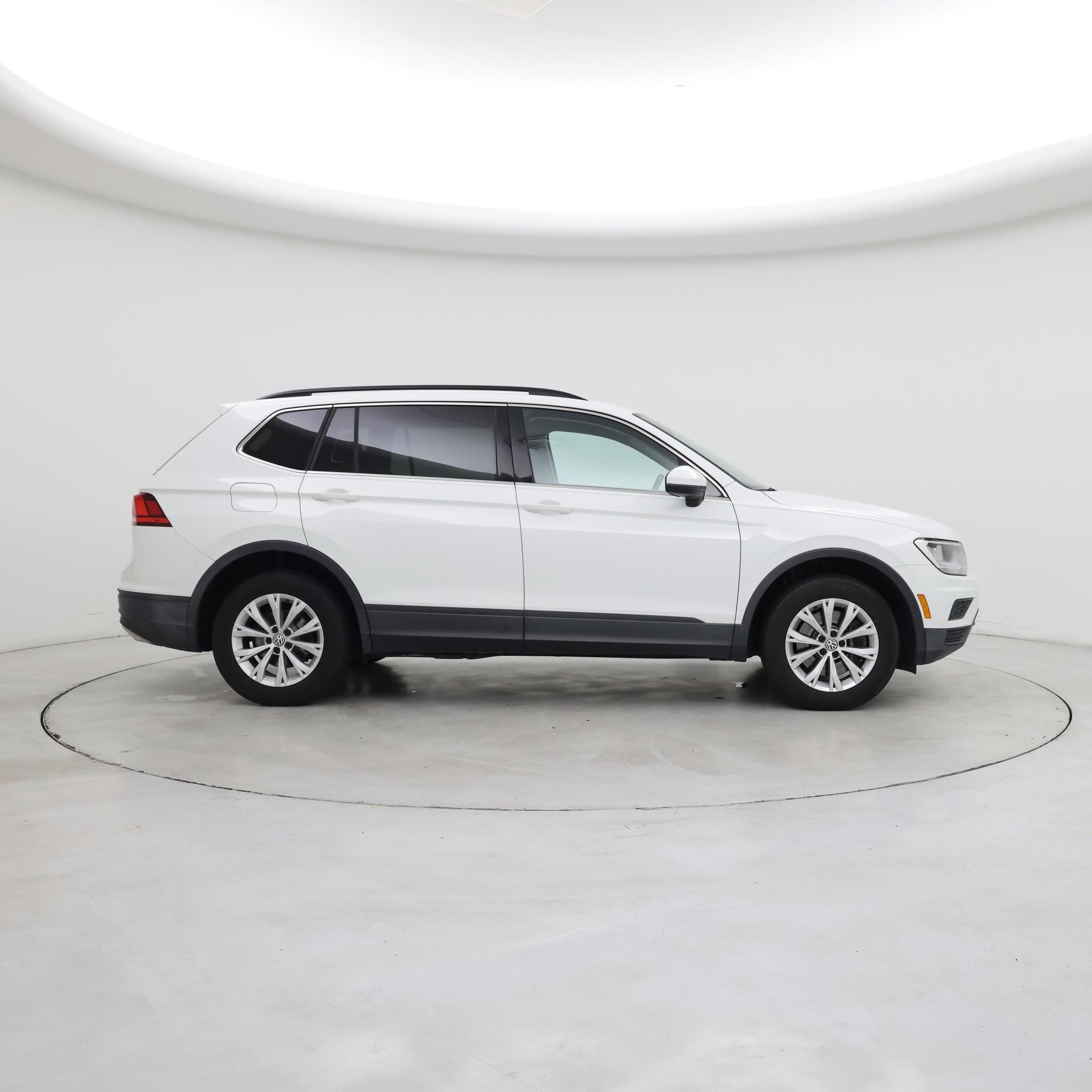 Thumbnail: 2019 Volkswagen Tiguan - 7