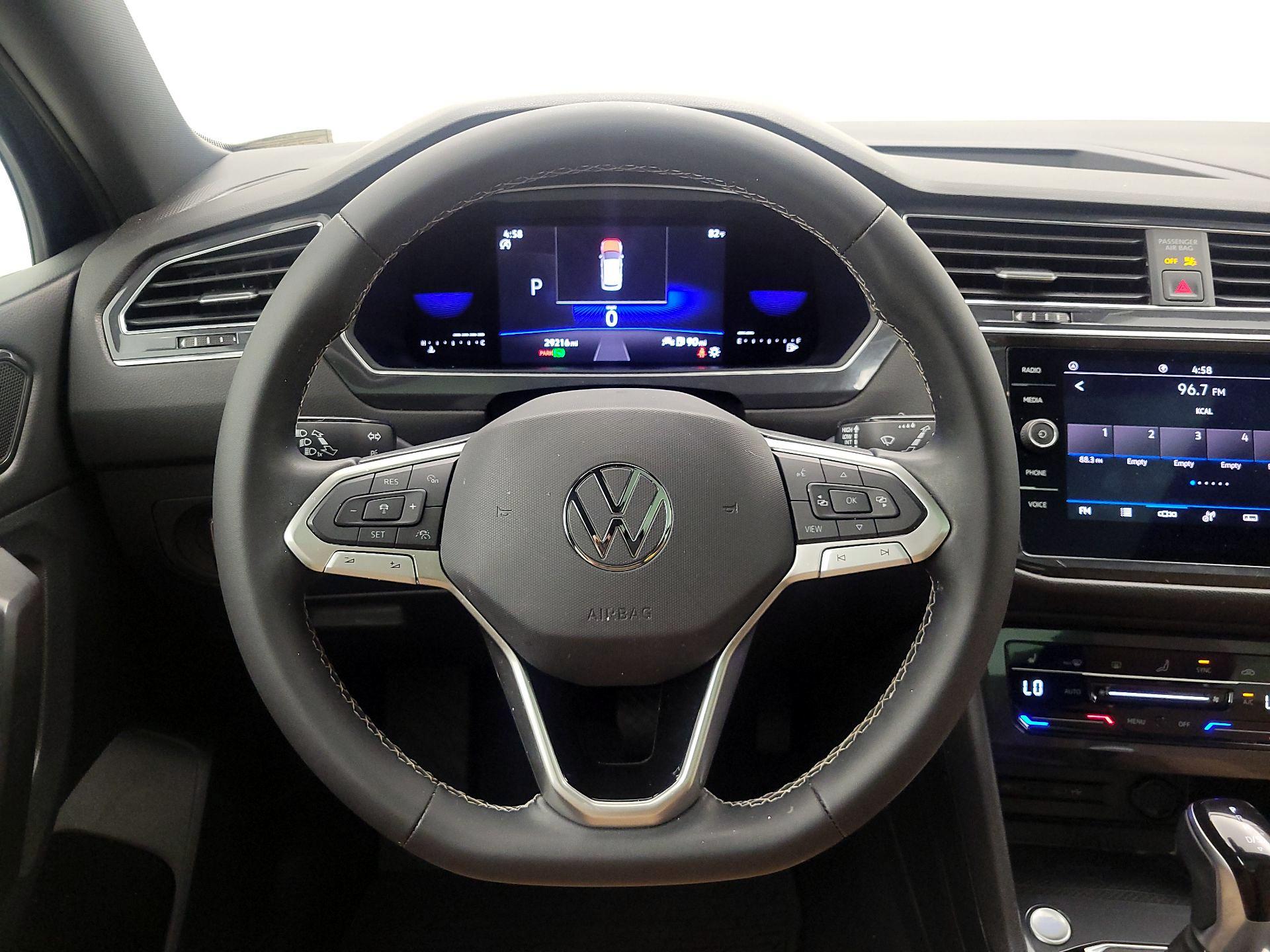 Thumbnail: 2022 Volkswagen Tiguan - 10