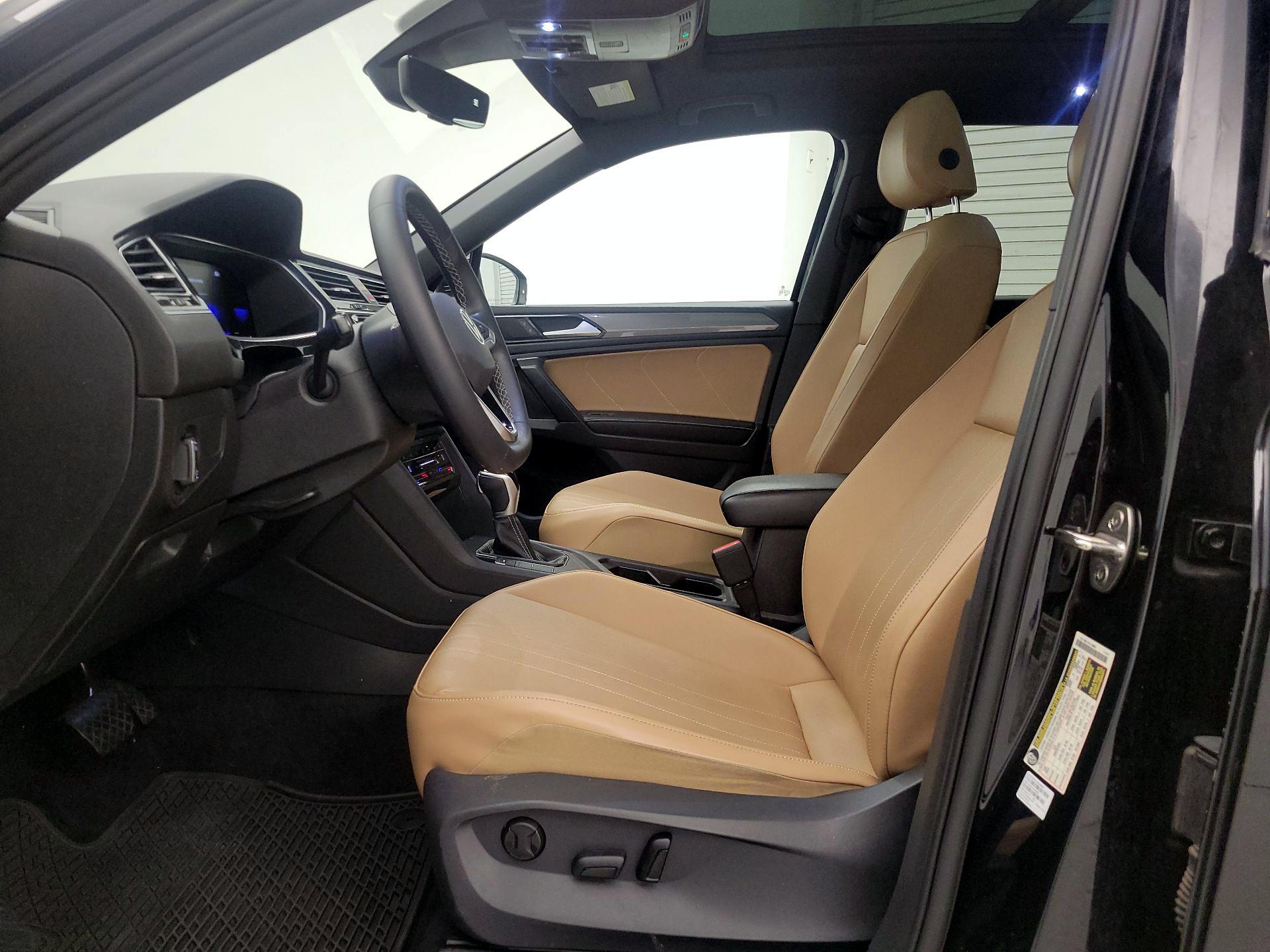Thumbnail: 2022 Volkswagen Tiguan - 11