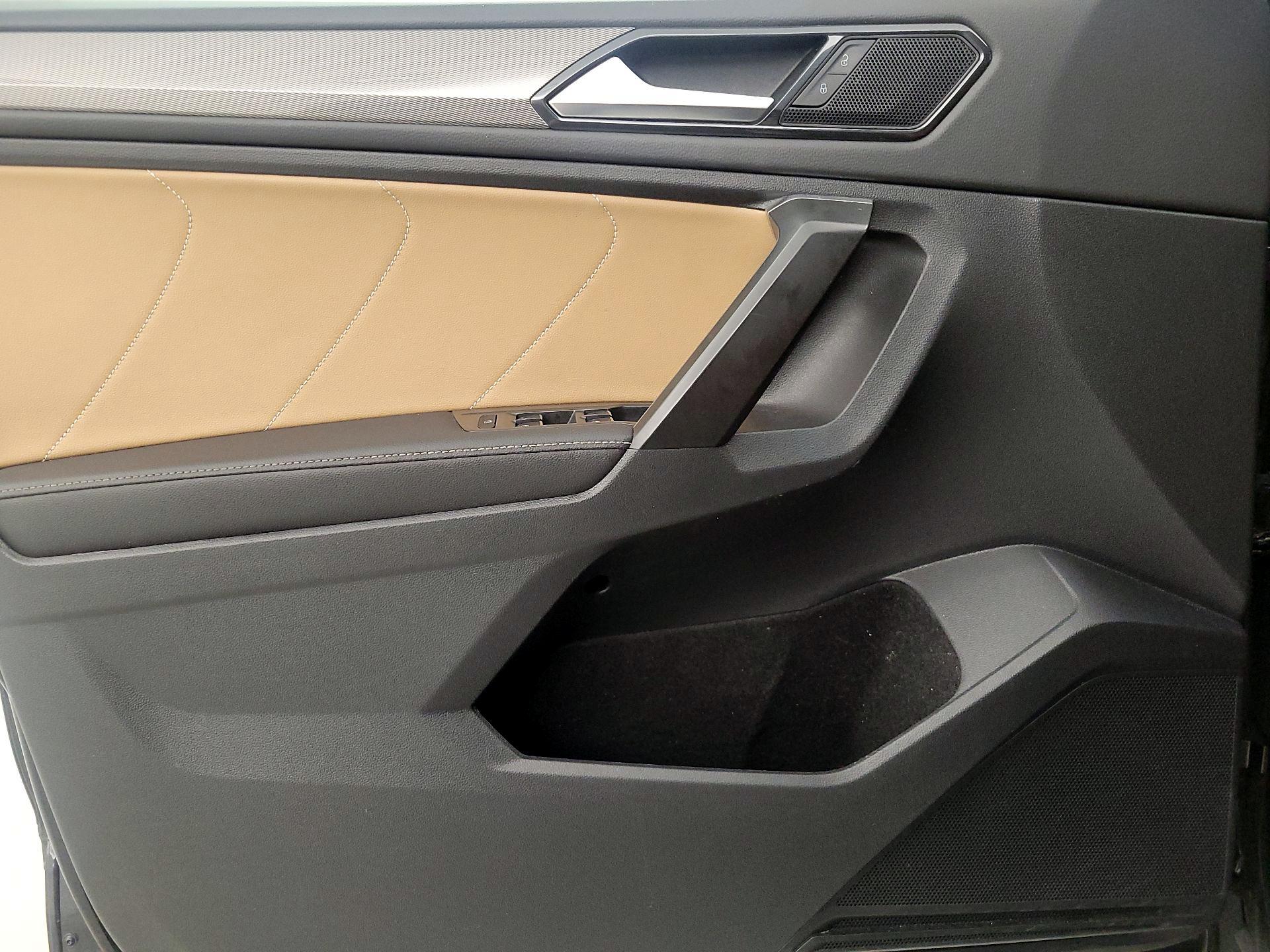 Thumbnail: 2022 Volkswagen Tiguan - 12