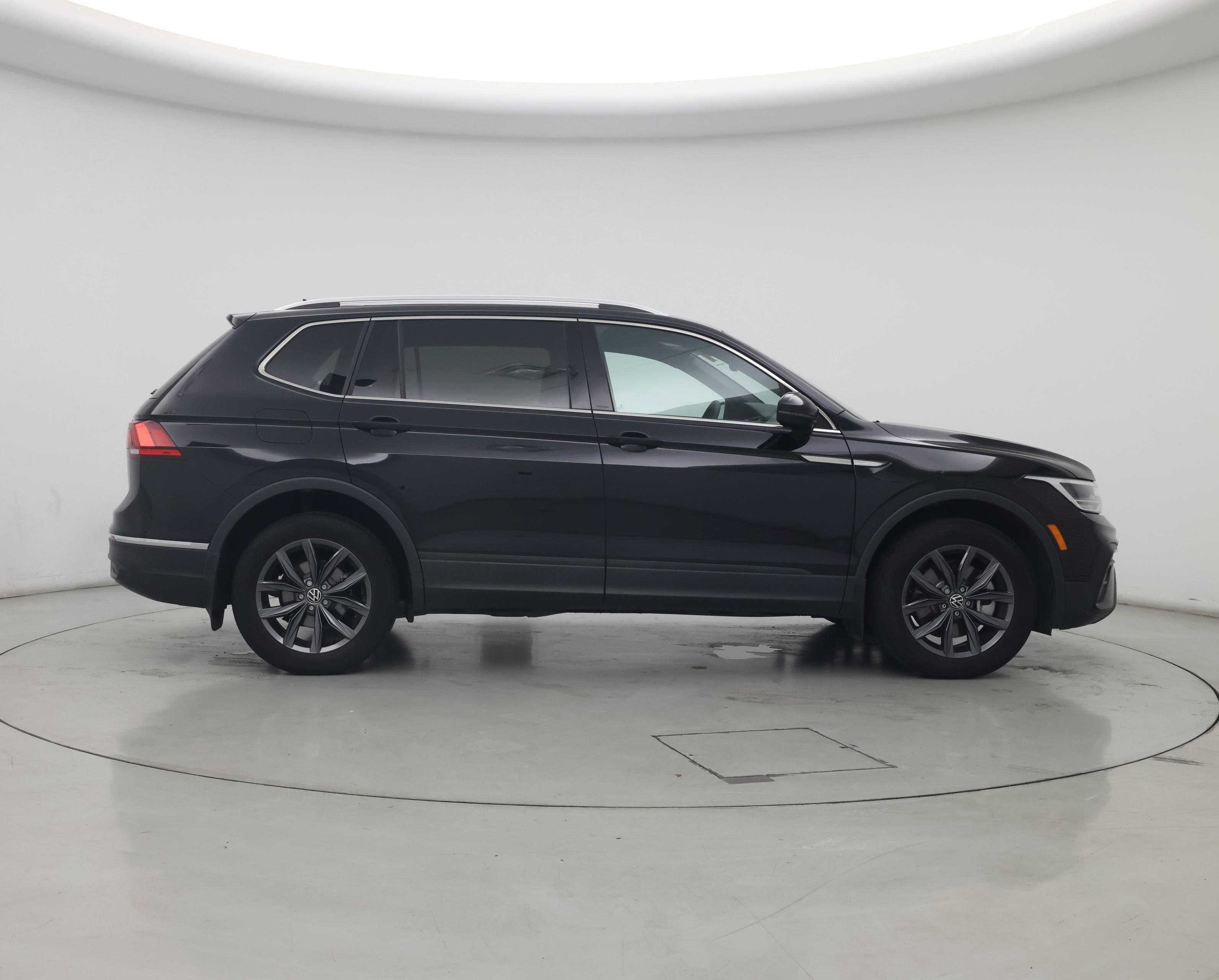 Thumbnail: 2022 Volkswagen Tiguan - 7