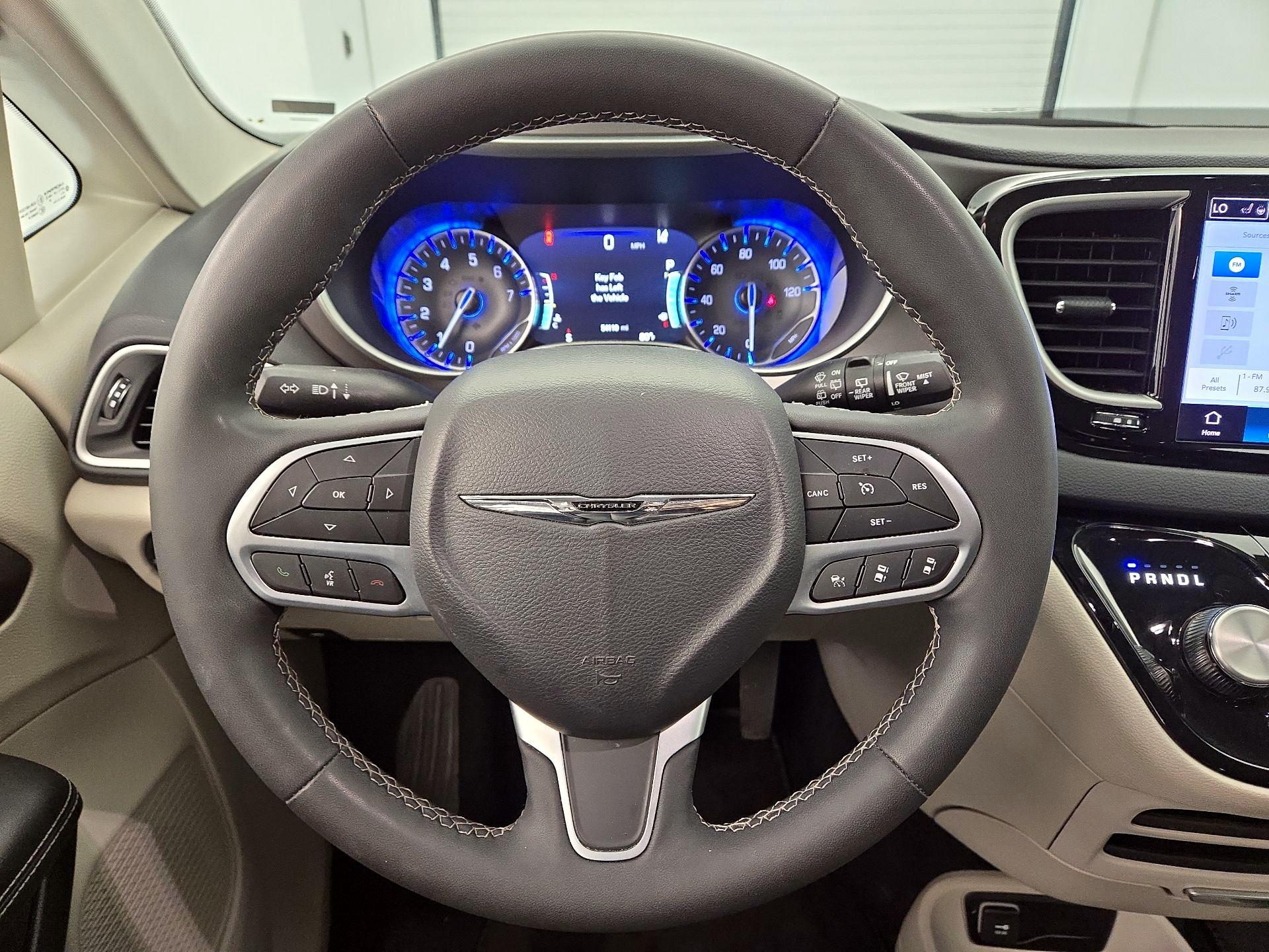 Thumbnail: 2023 Chrysler Pacifica - 10