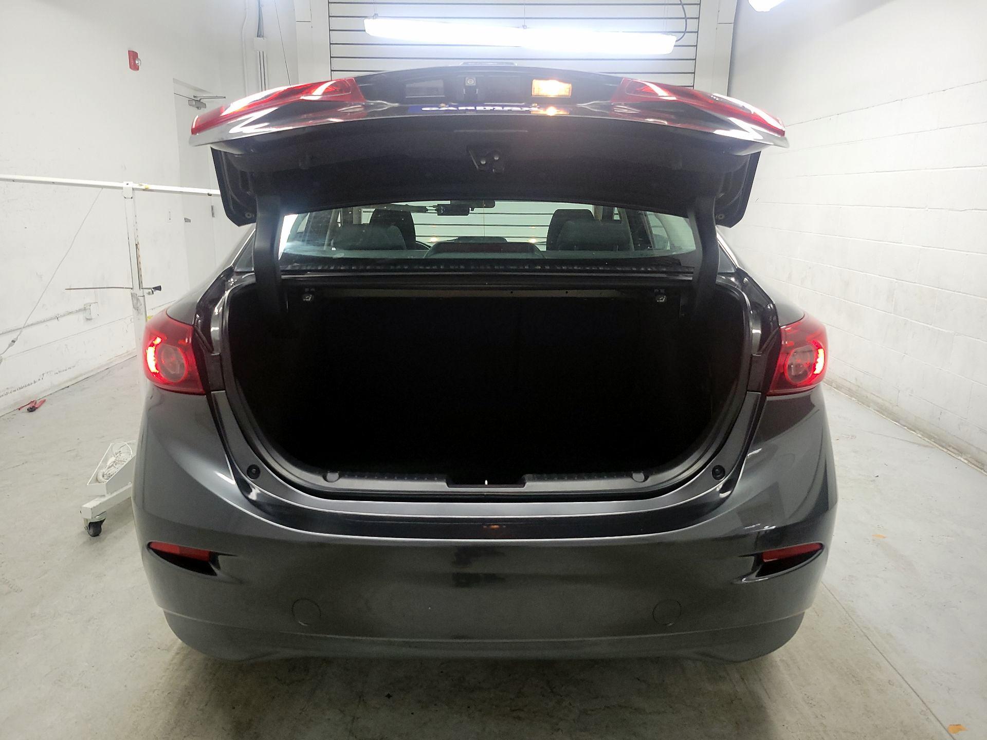 Thumbnail: 2017 Mazda Mazda3 - 18
