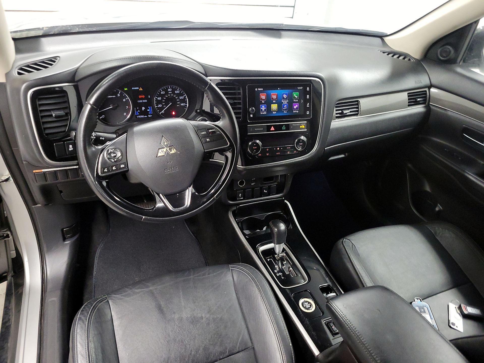 Thumbnail: 2019 Mitsubishi Outlander - 9