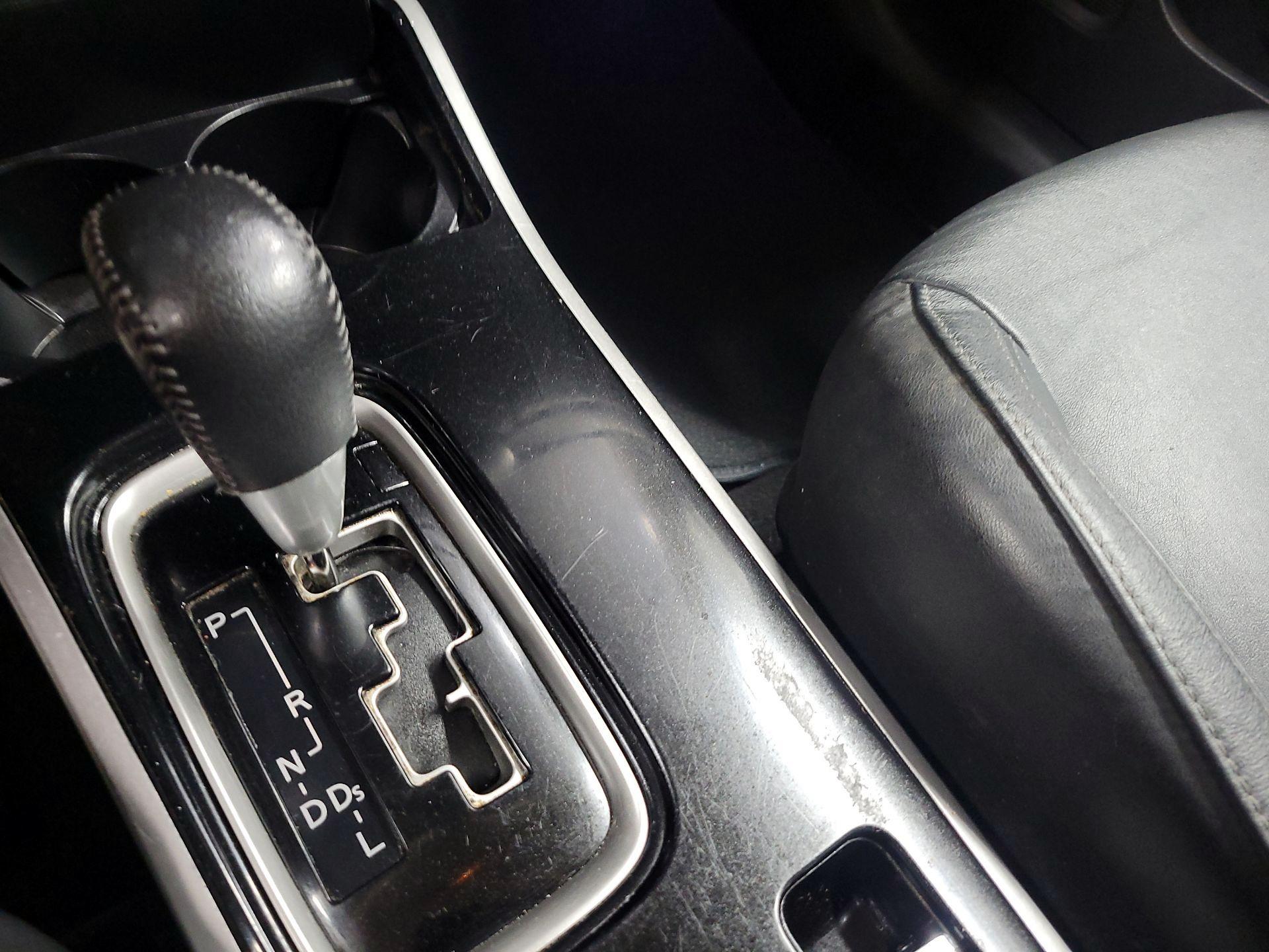 Thumbnail: 2019 Mitsubishi Outlander - 15