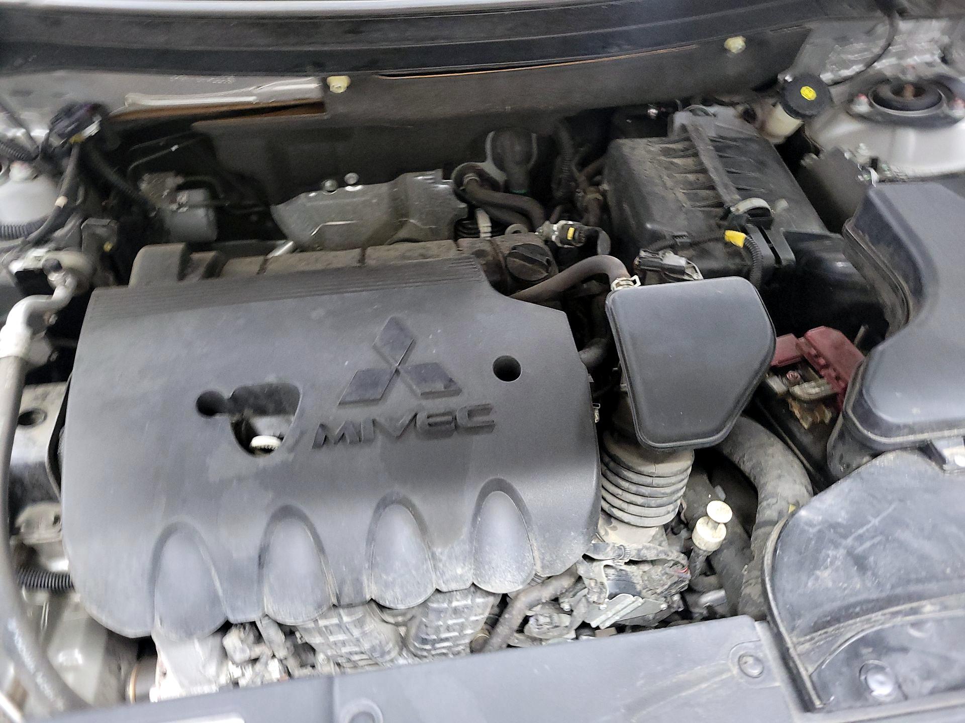 Thumbnail: 2019 Mitsubishi Outlander - 18