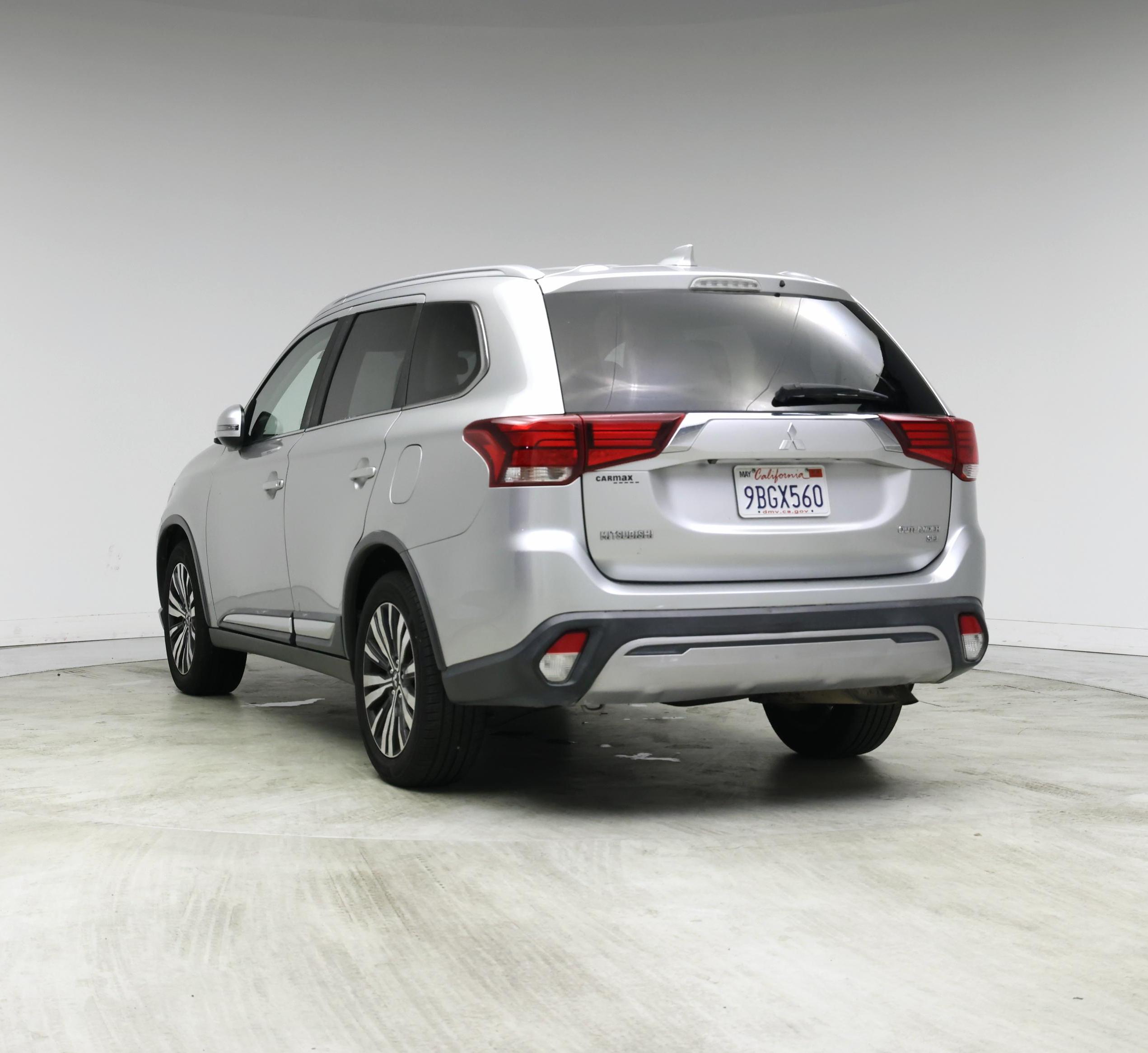 Thumbnail: 2019 Mitsubishi Outlander - 2