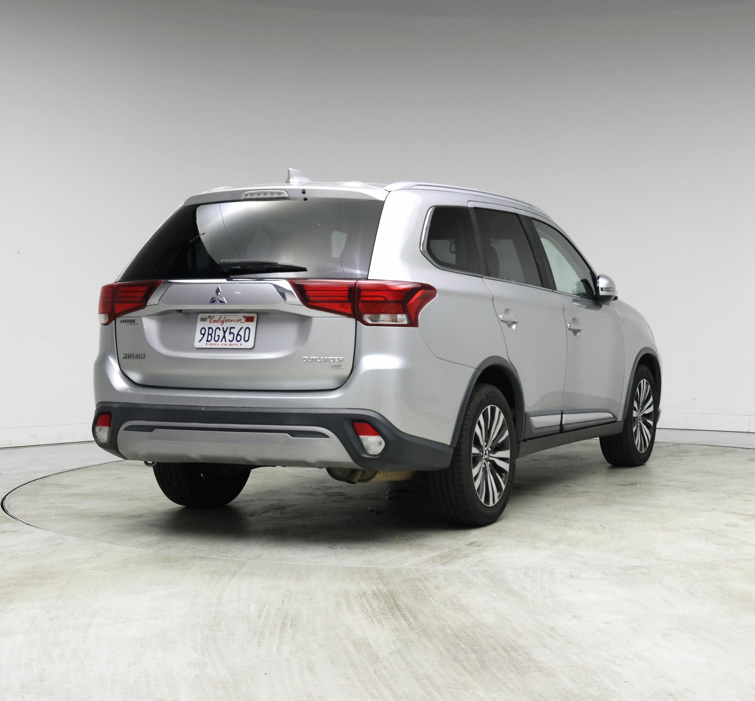 Thumbnail: 2019 Mitsubishi Outlander - 8