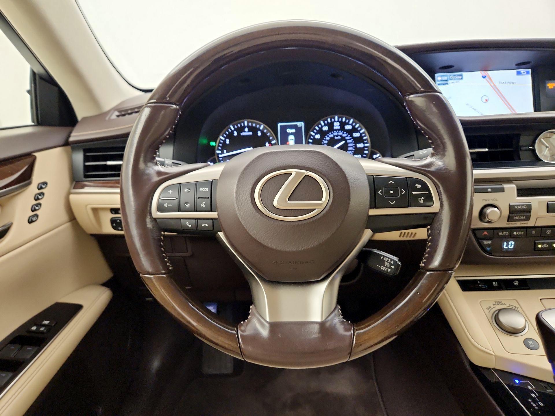 Thumbnail: 2016 Lexus ES - 10
