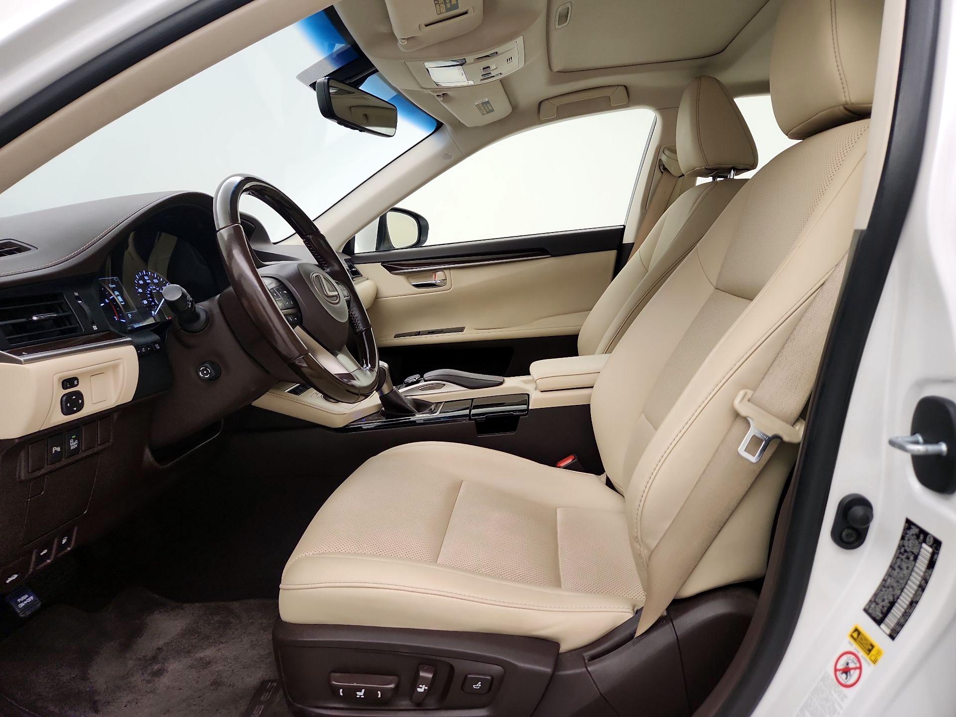 Thumbnail: 2016 Lexus ES - 11