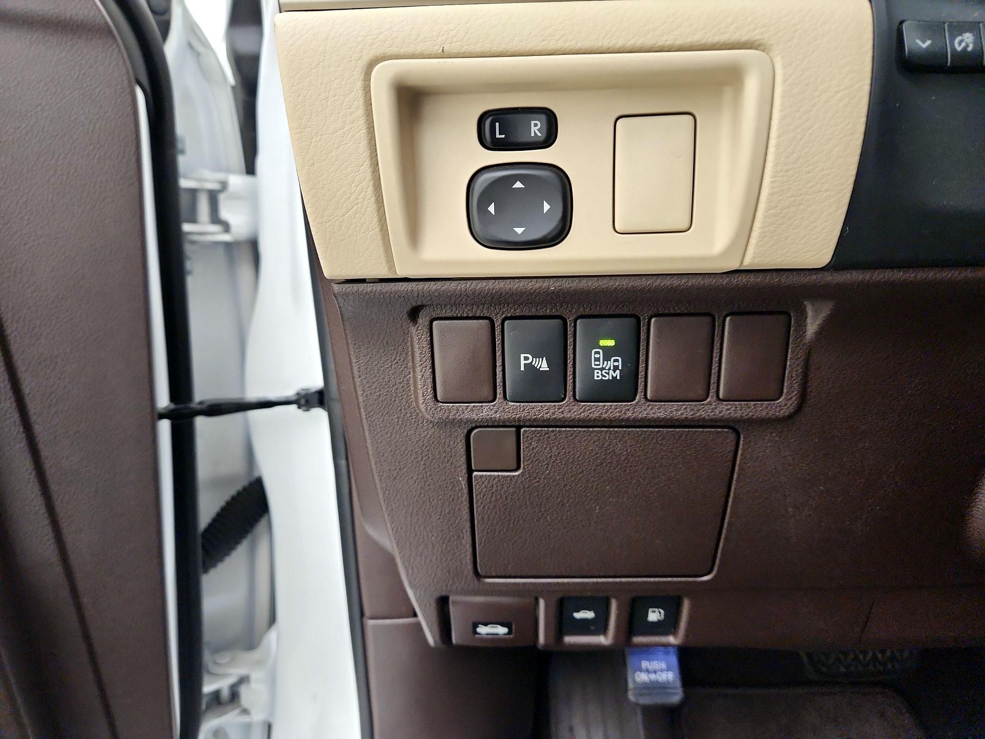 Thumbnail: 2016 Lexus ES - 13