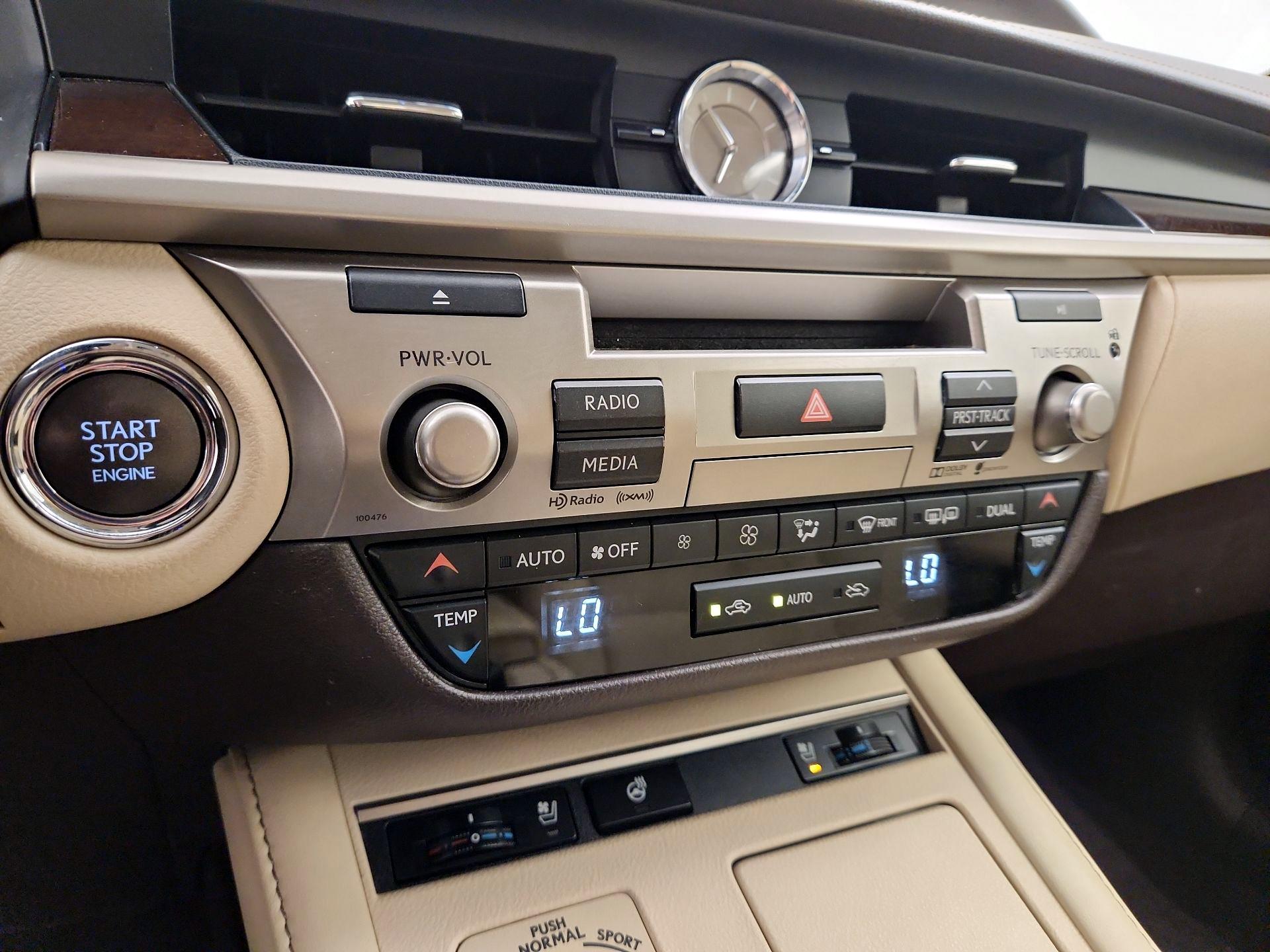 Thumbnail: 2016 Lexus ES - 17
