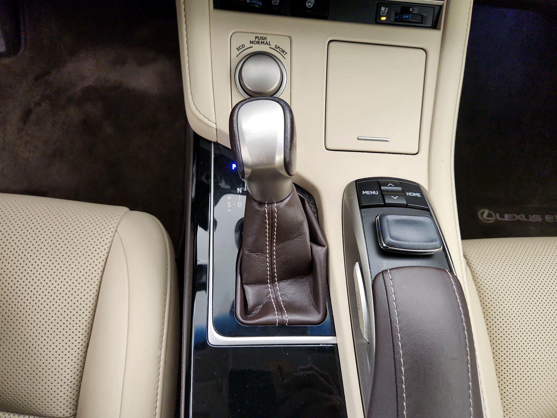 Thumbnail: 2016 Lexus ES - 18