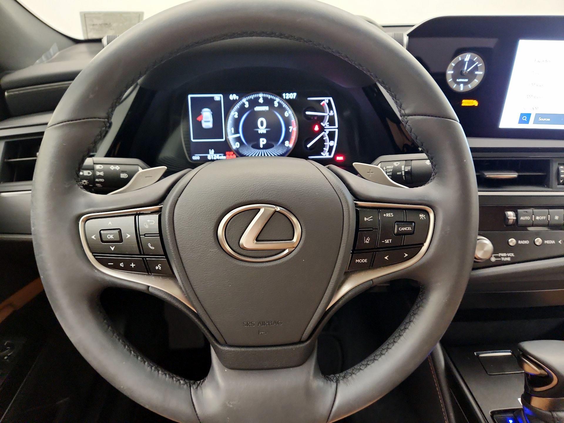 Thumbnail: 2025 Lexus ES - 10