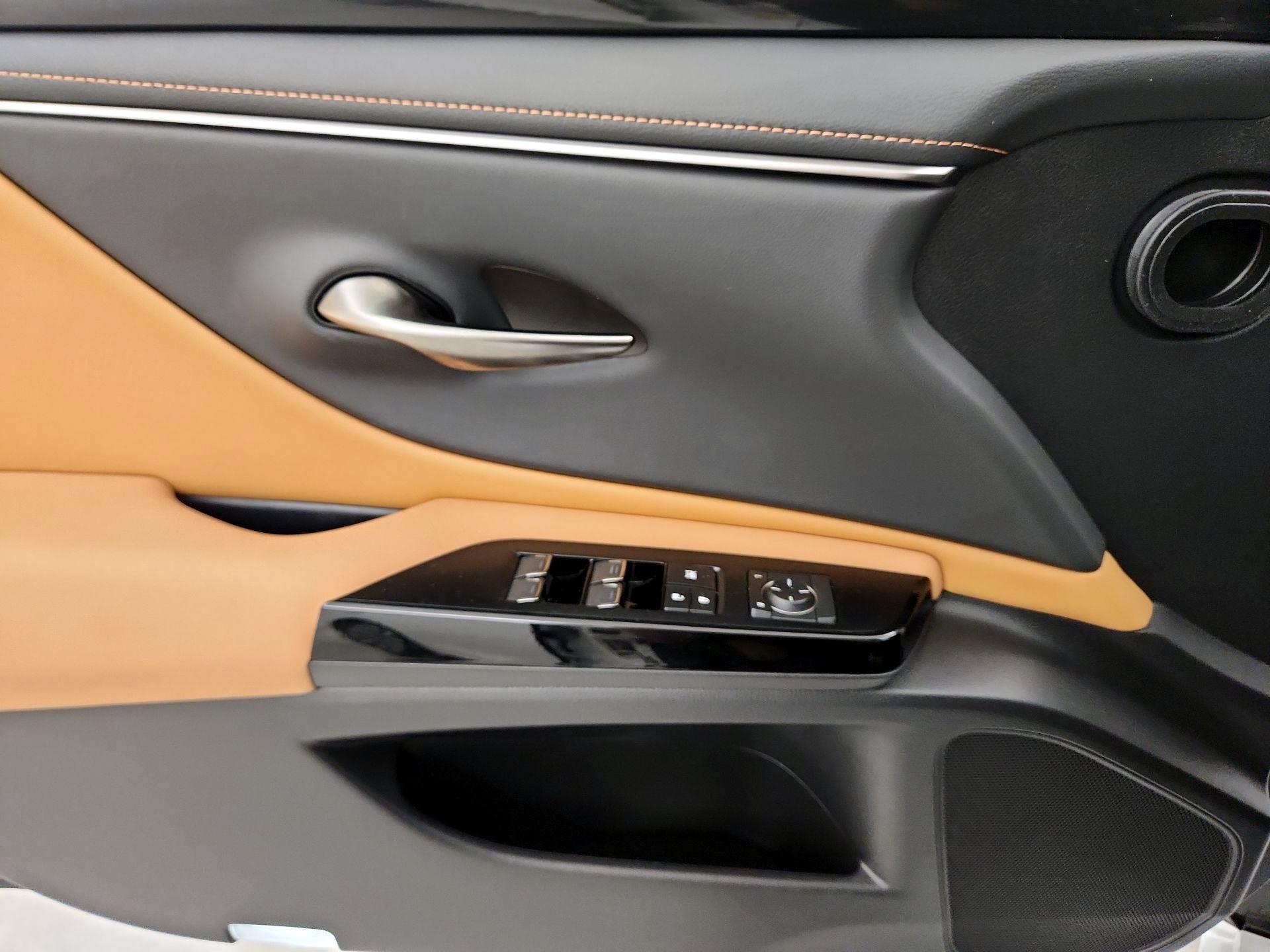 Thumbnail: 2025 Lexus ES - 12