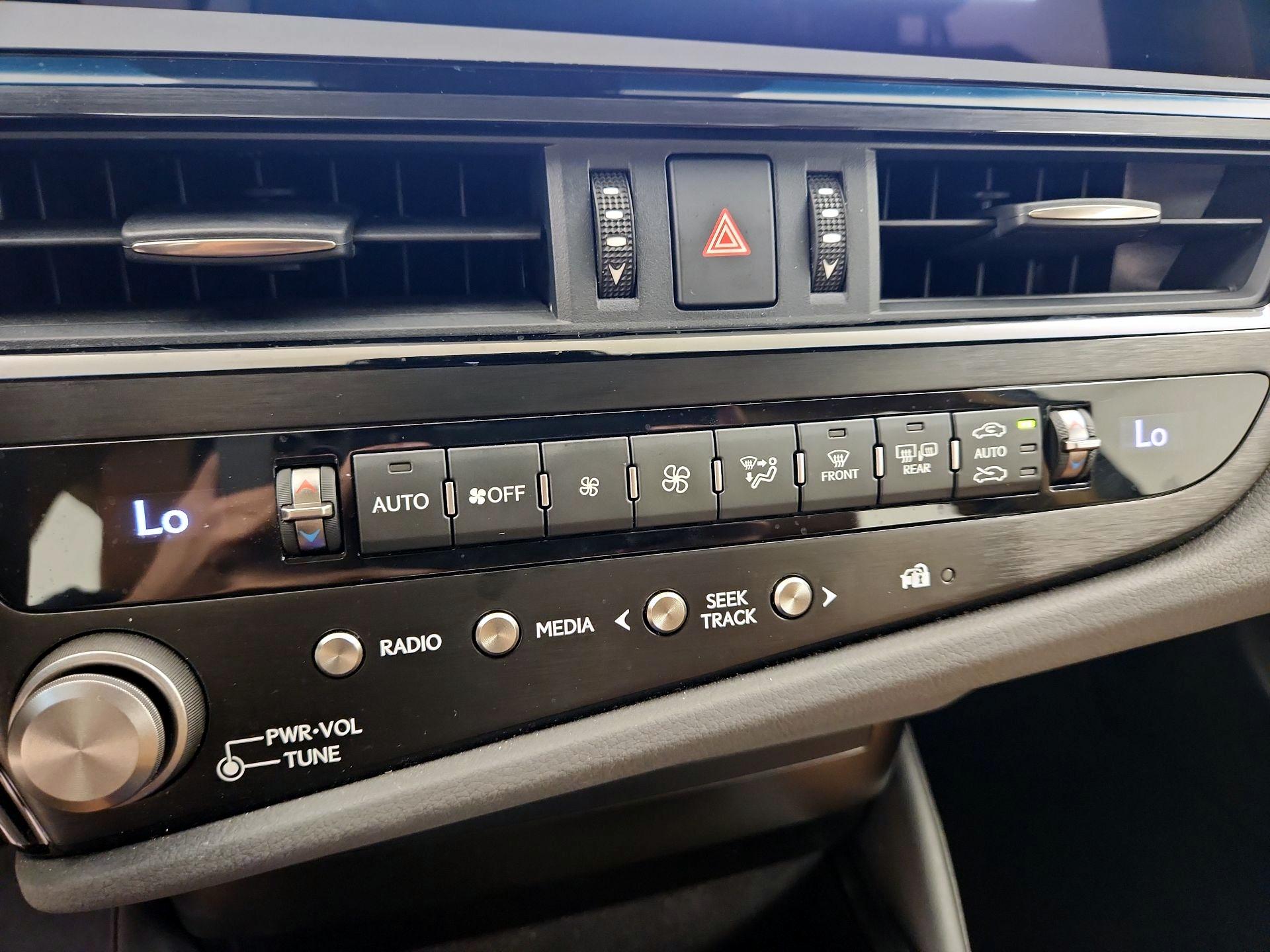Thumbnail: 2025 Lexus ES - 15