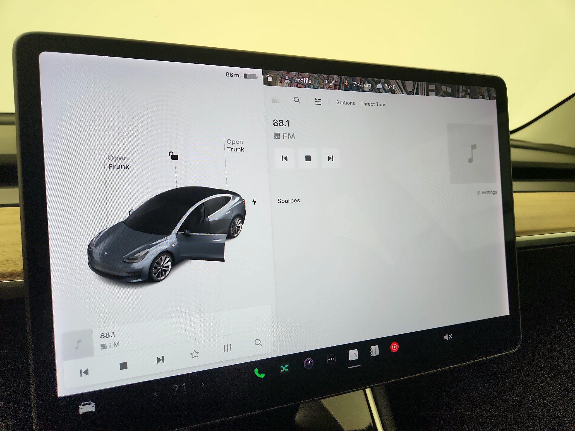 Thumbnail: 2018 Tesla Model 3 - 15