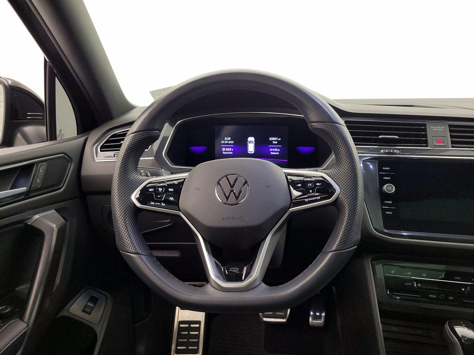 Thumbnail: 2022 Volkswagen Tiguan - 10