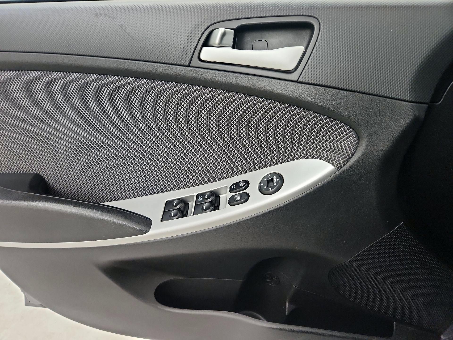 Thumbnail: 2014 Hyundai Accent - 12