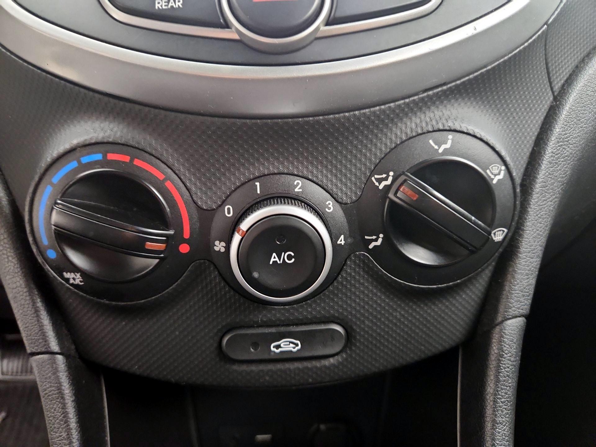Thumbnail: 2014 Hyundai Accent - 15