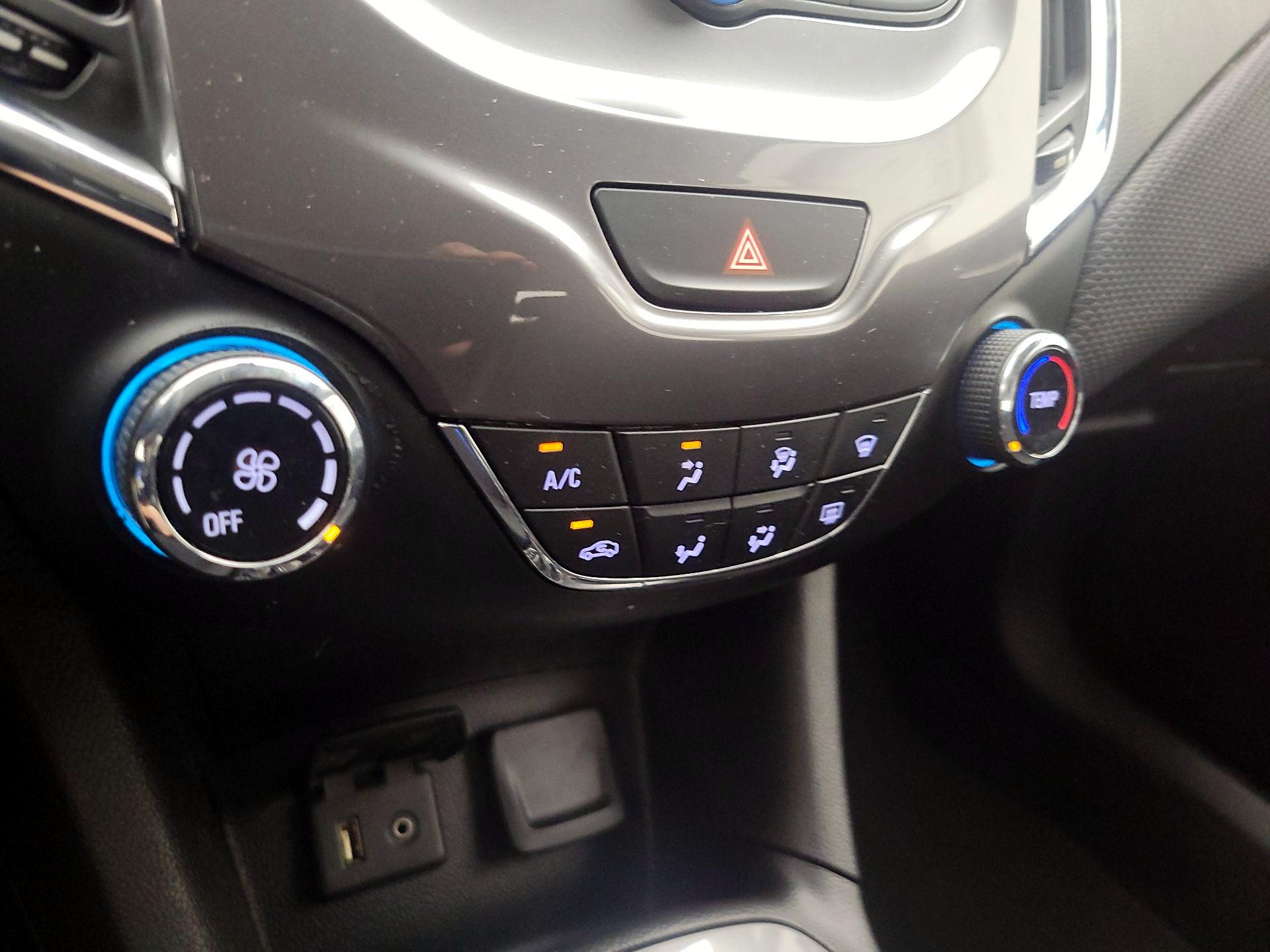 Thumbnail: 2016 Chevrolet Cruze - 16