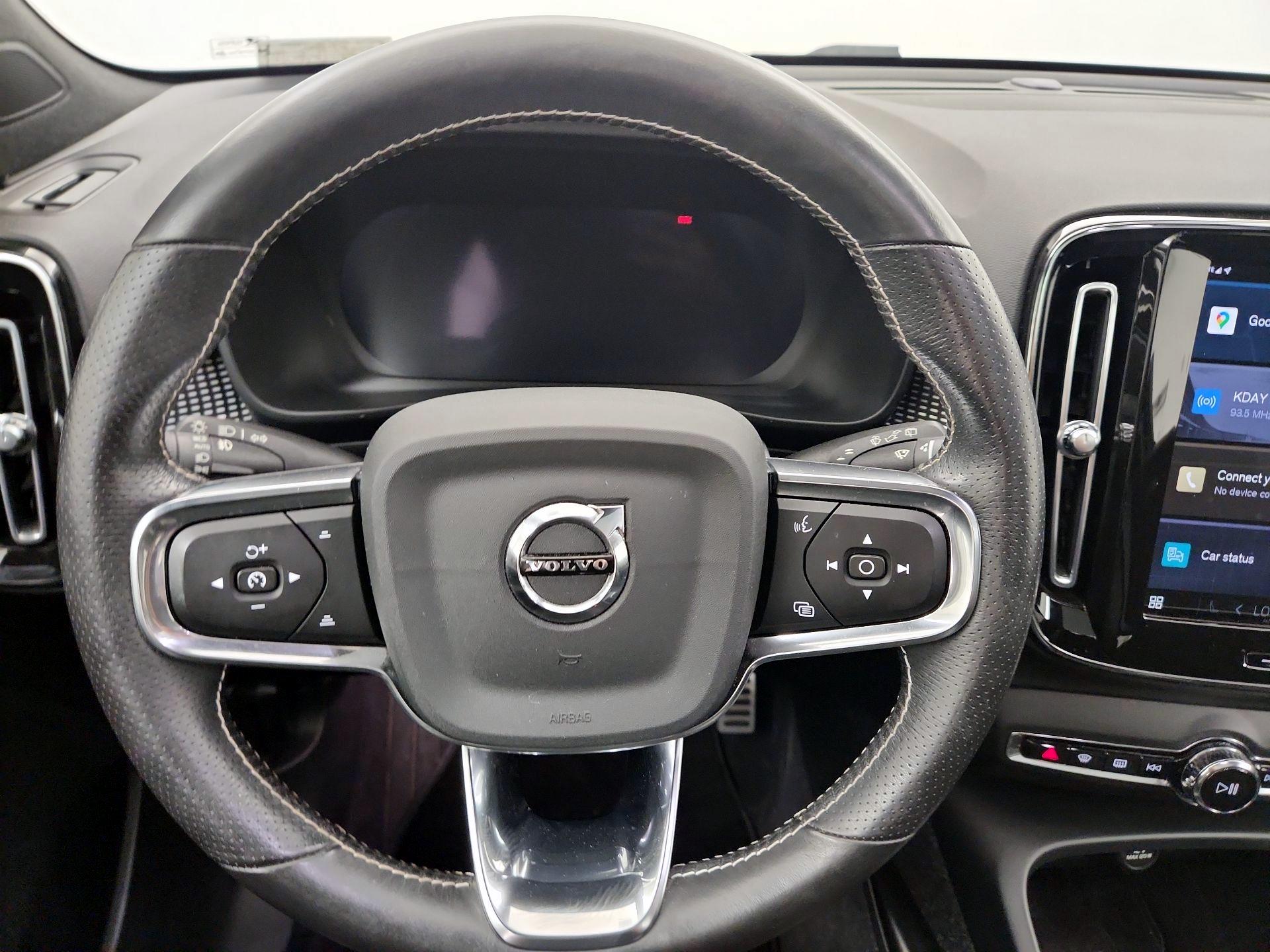 Thumbnail: 2021 Volvo XC40 - 10