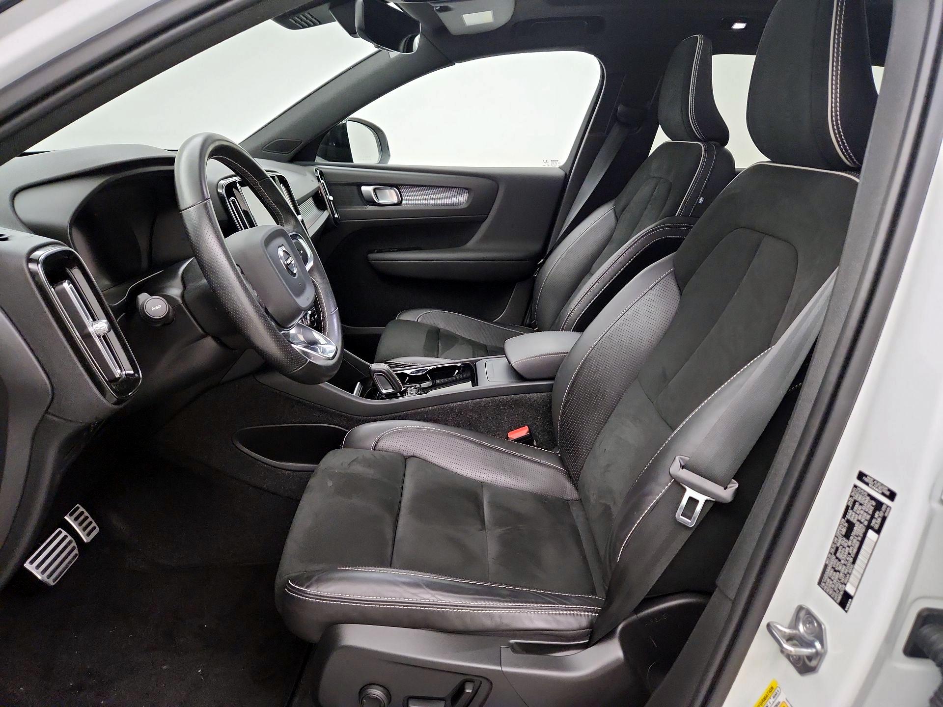 Thumbnail: 2021 Volvo XC40 - 11