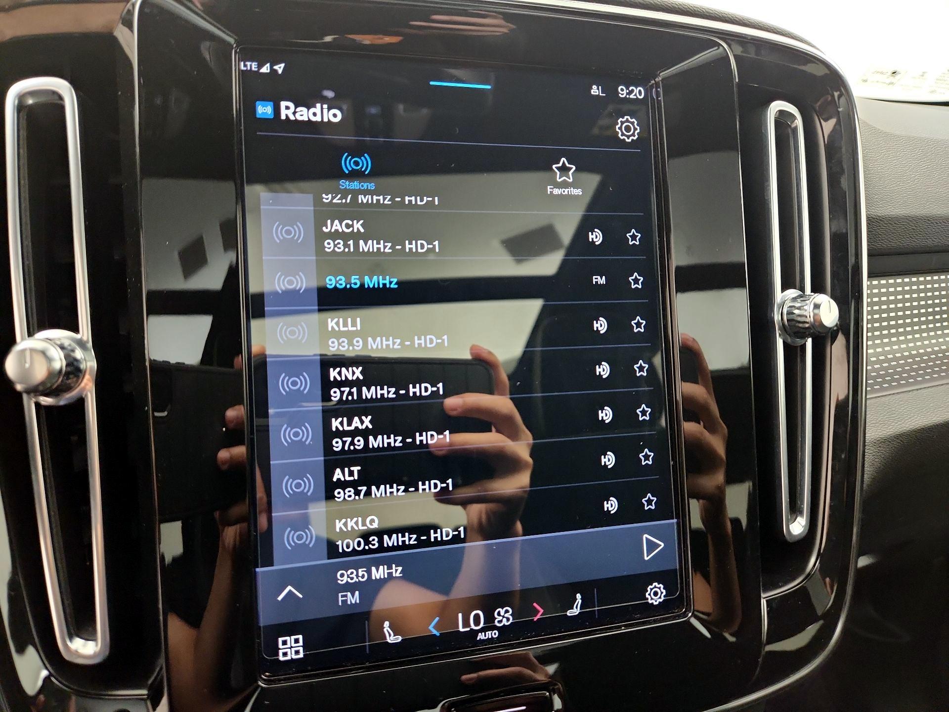 Thumbnail: 2021 Volvo XC40 - 16