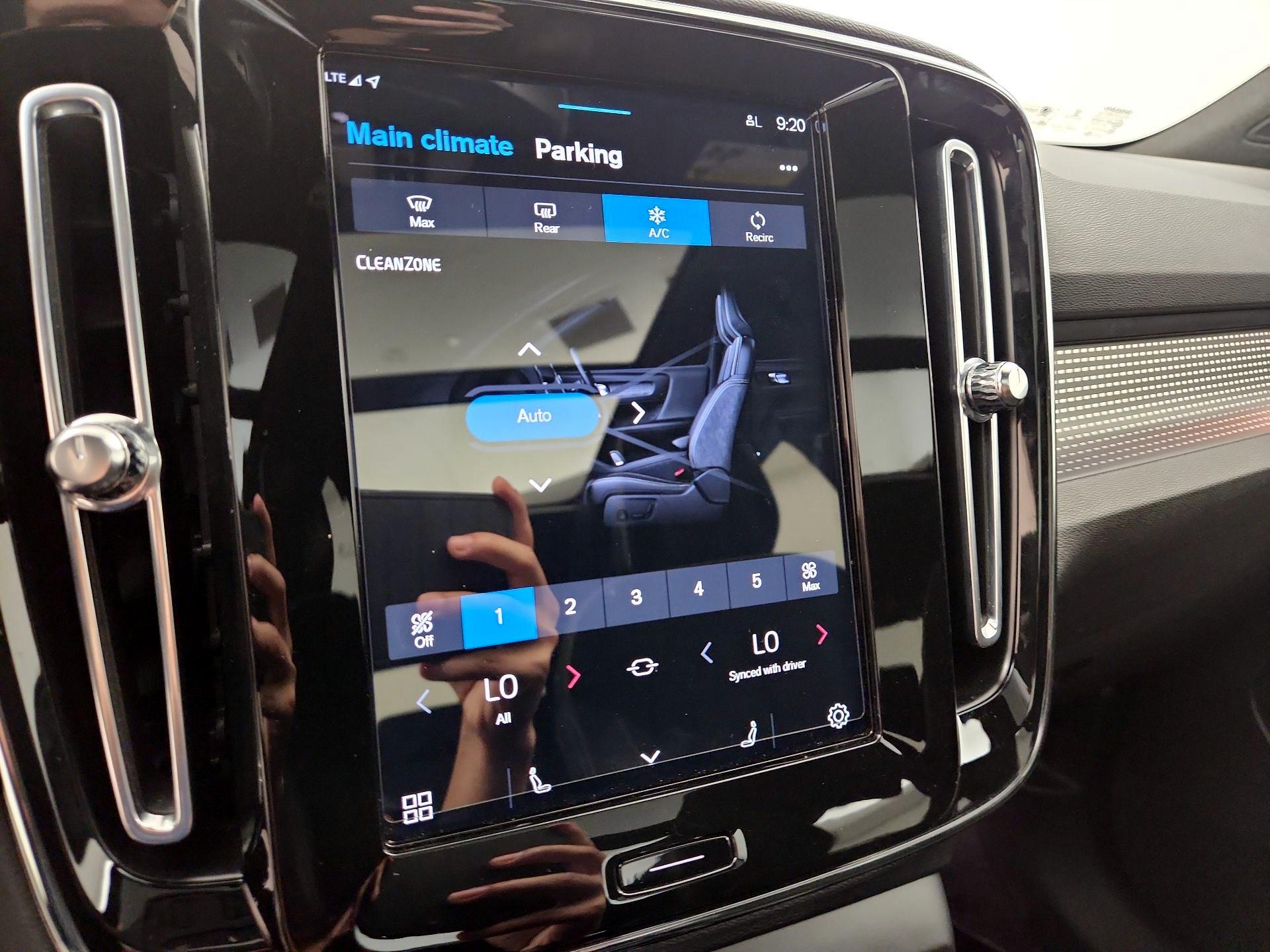 Thumbnail: 2021 Volvo XC40 - 17