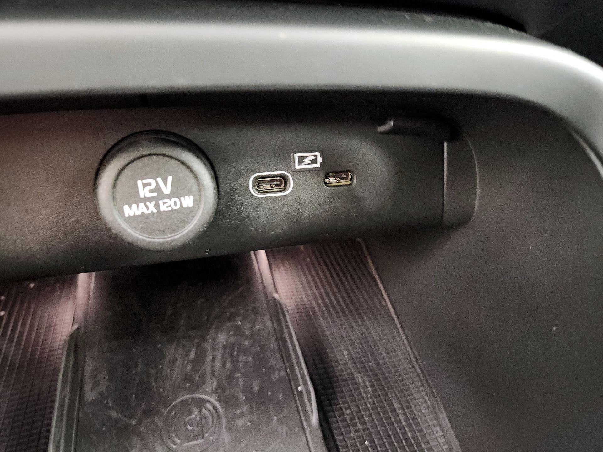 Thumbnail: 2021 Volvo XC40 - 19