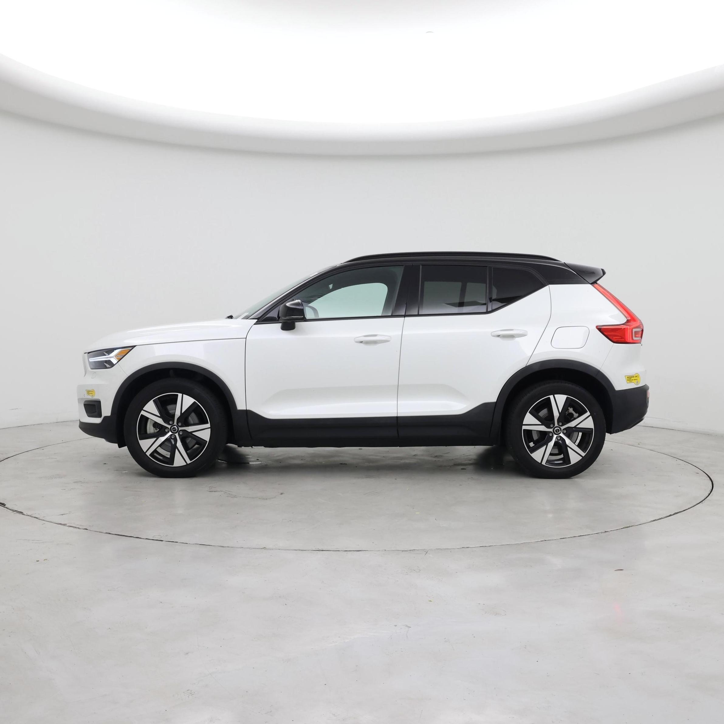 Thumbnail: 2021 Volvo XC40 - 3