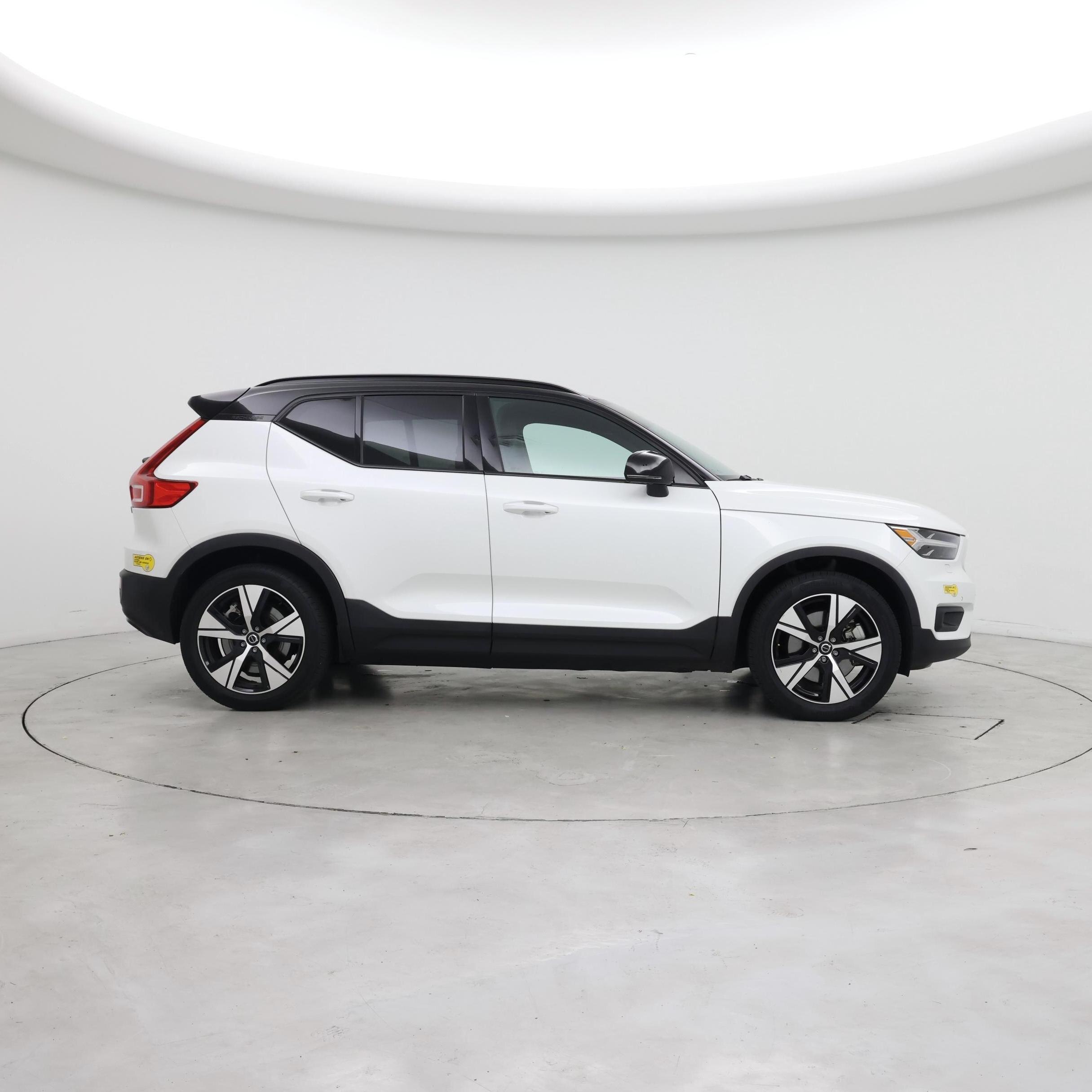 Thumbnail: 2021 Volvo XC40 - 7