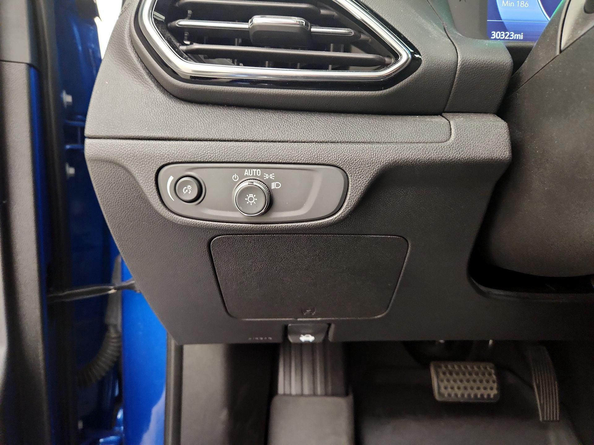 Thumbnail: 2023 Chevrolet Bolt EUV - 13