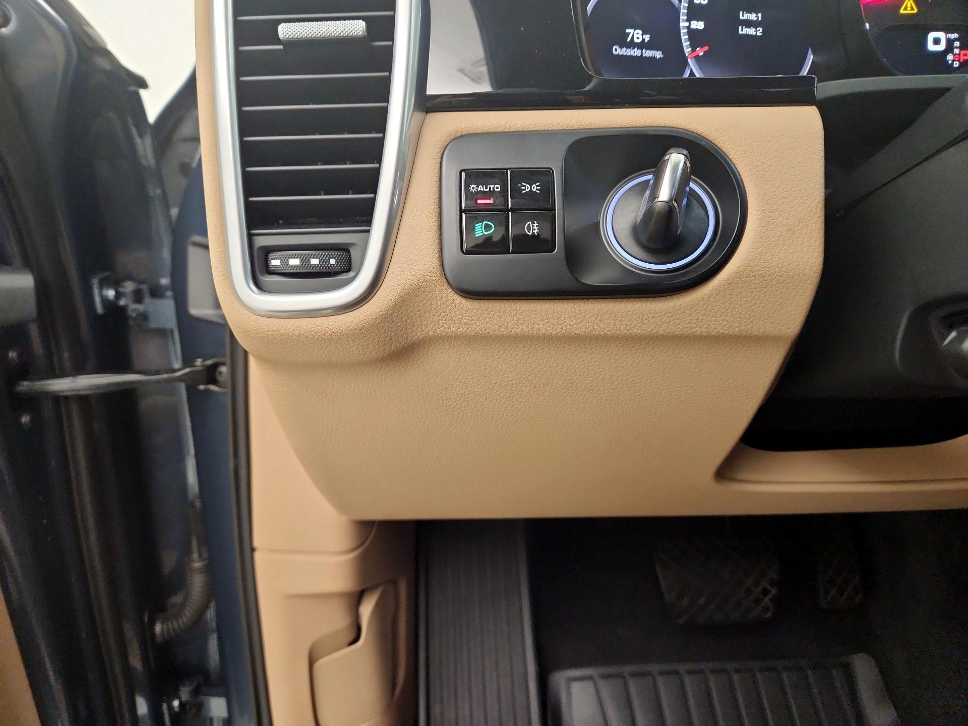 Thumbnail: 2019 Porsche Cayenne - 13