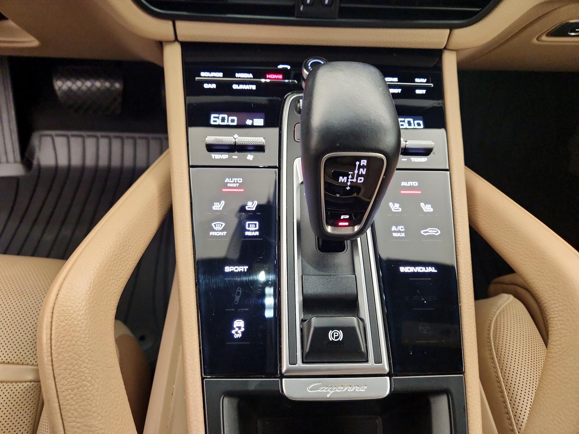 Thumbnail: 2019 Porsche Cayenne - 18