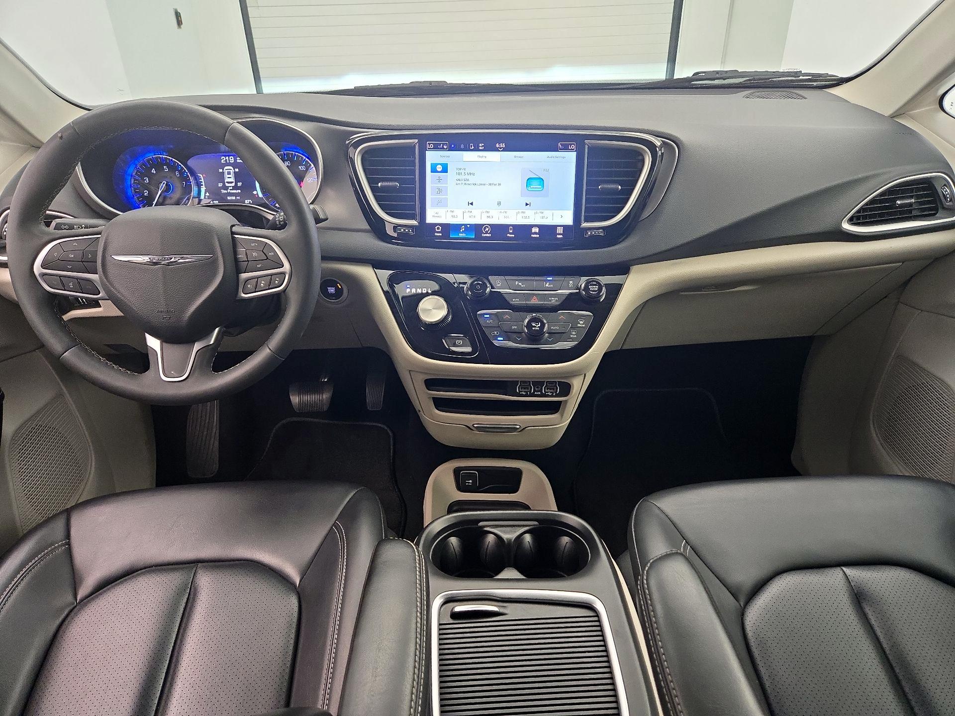 Thumbnail: 2023 Chrysler Pacifica - 9