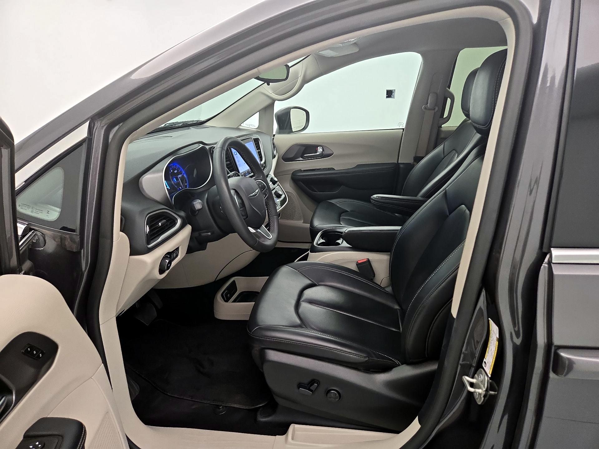 Thumbnail: 2023 Chrysler Pacifica - 11