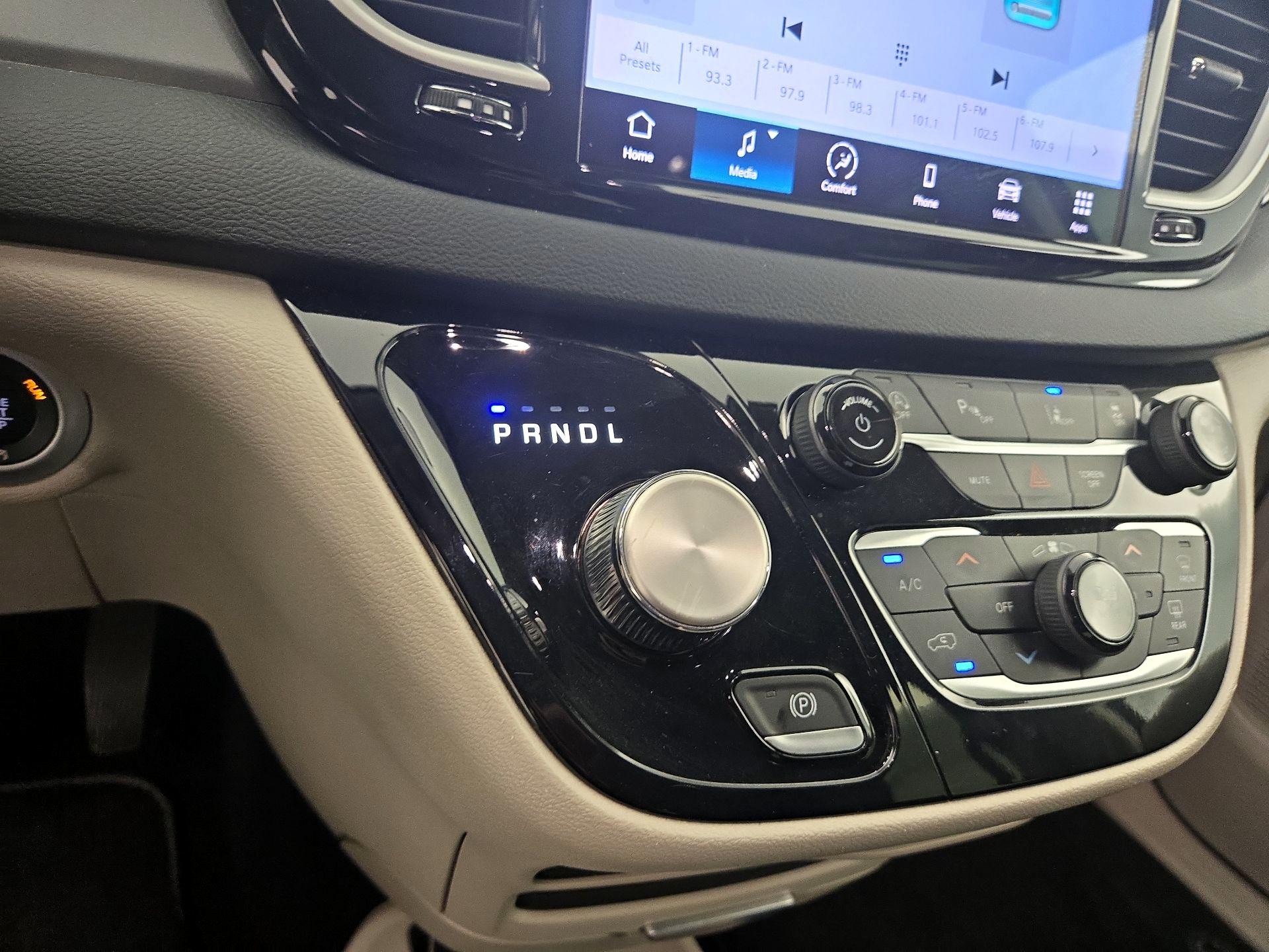 Thumbnail: 2023 Chrysler Pacifica - 17