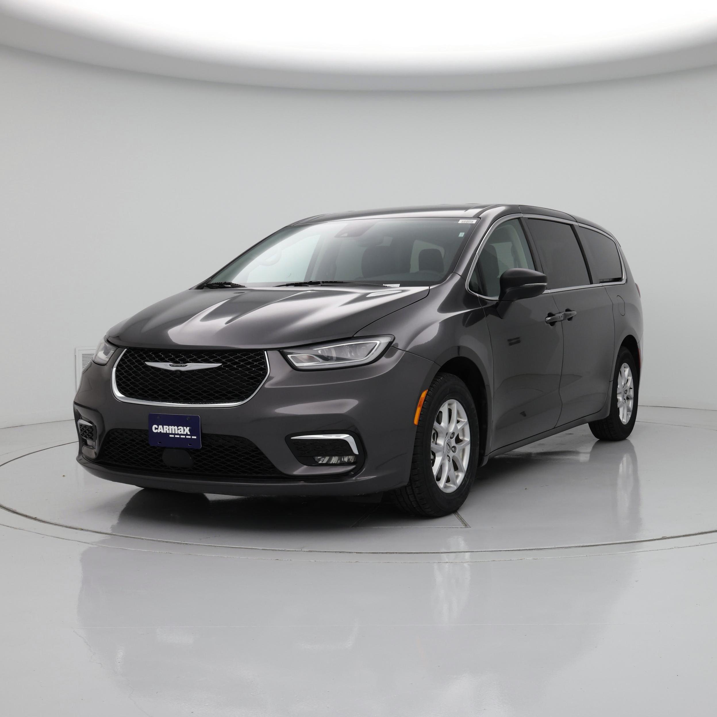 Thumbnail: 2023 Chrysler Pacifica - 4