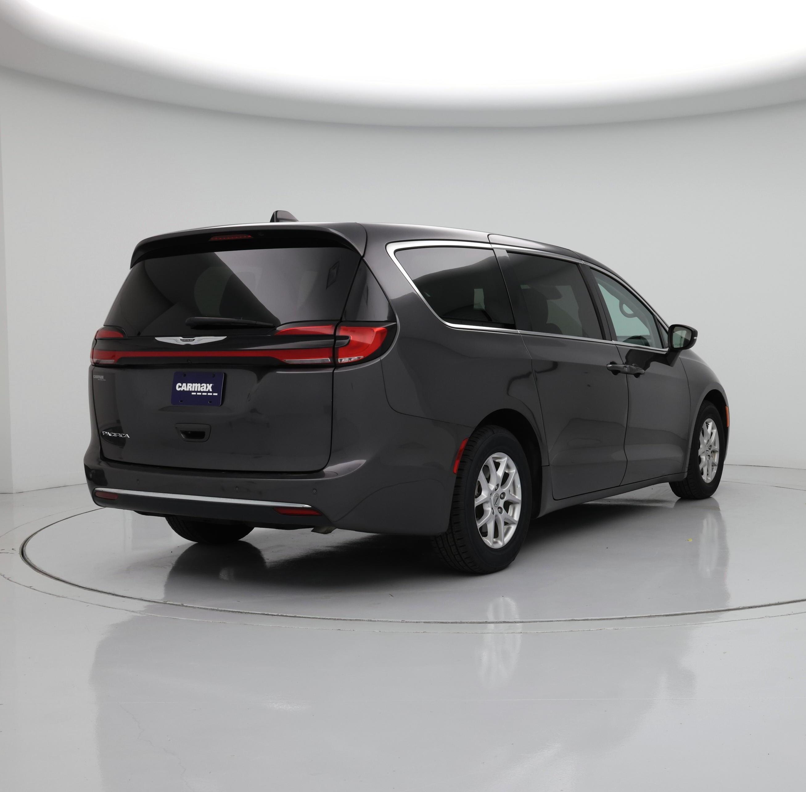 Thumbnail: 2023 Chrysler Pacifica - 8