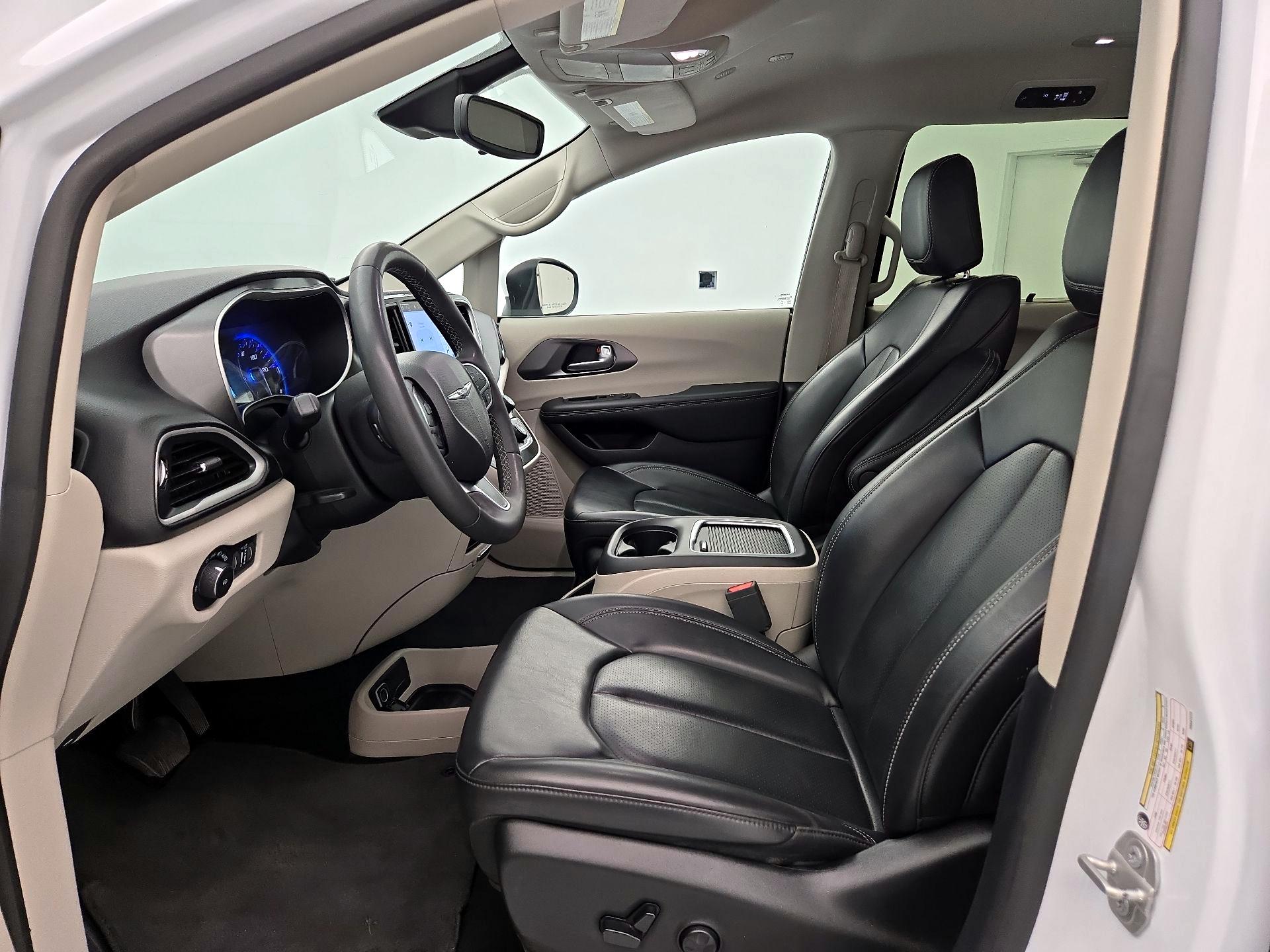 Thumbnail: 2023 Chrysler Pacifica - 11