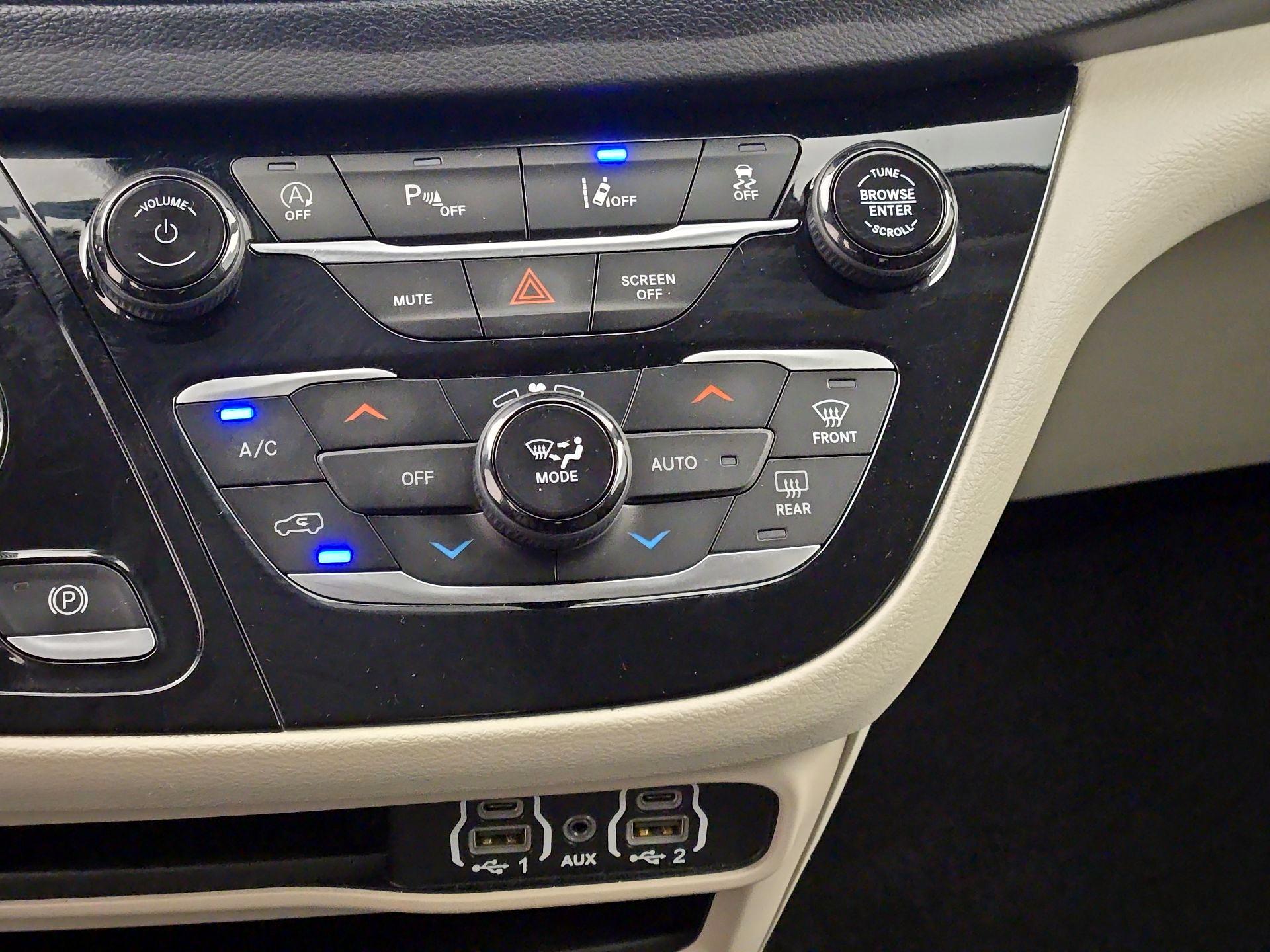 Thumbnail: 2023 Chrysler Pacifica - 16