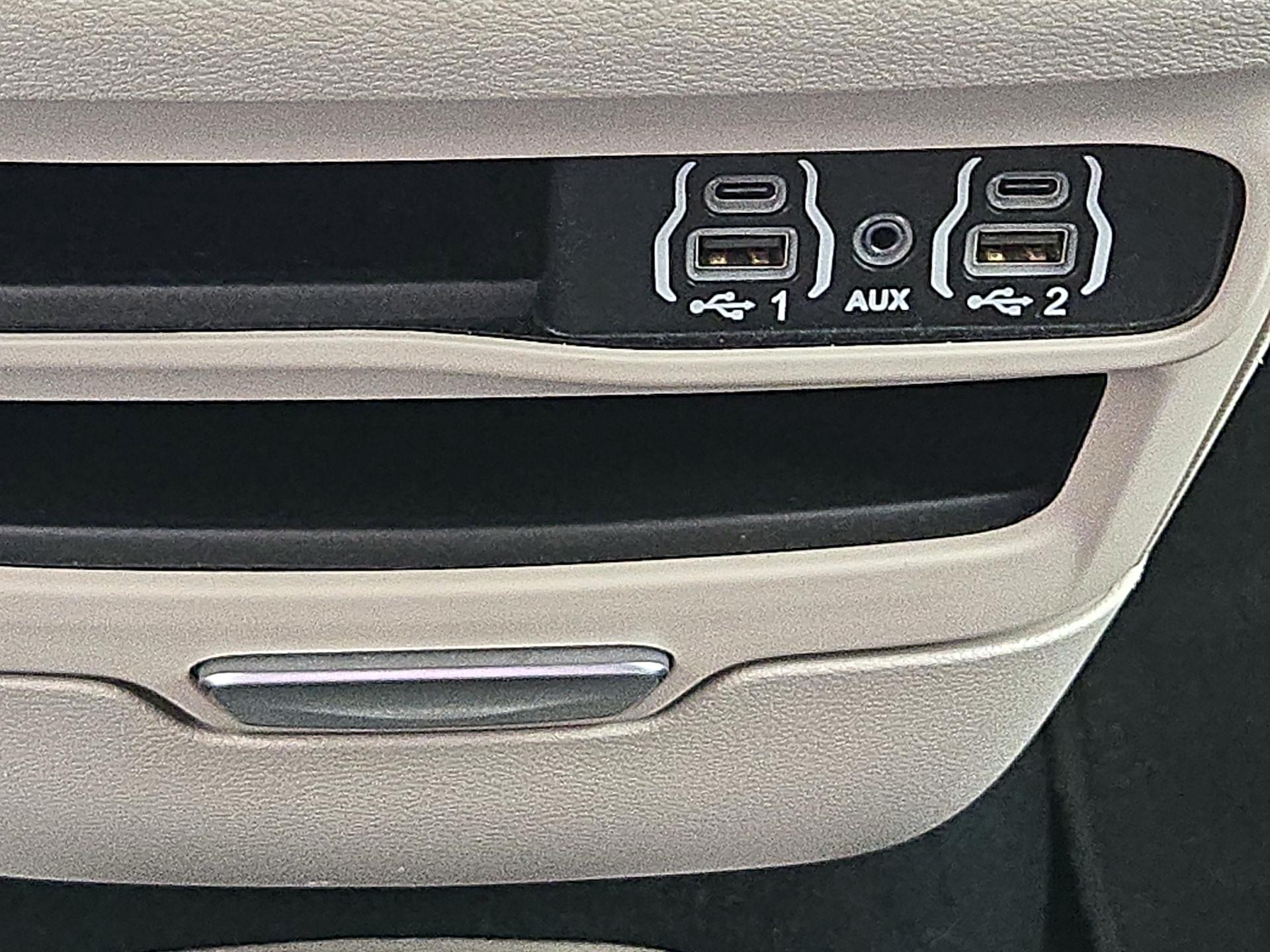 Thumbnail: 2023 Chrysler Pacifica - 18