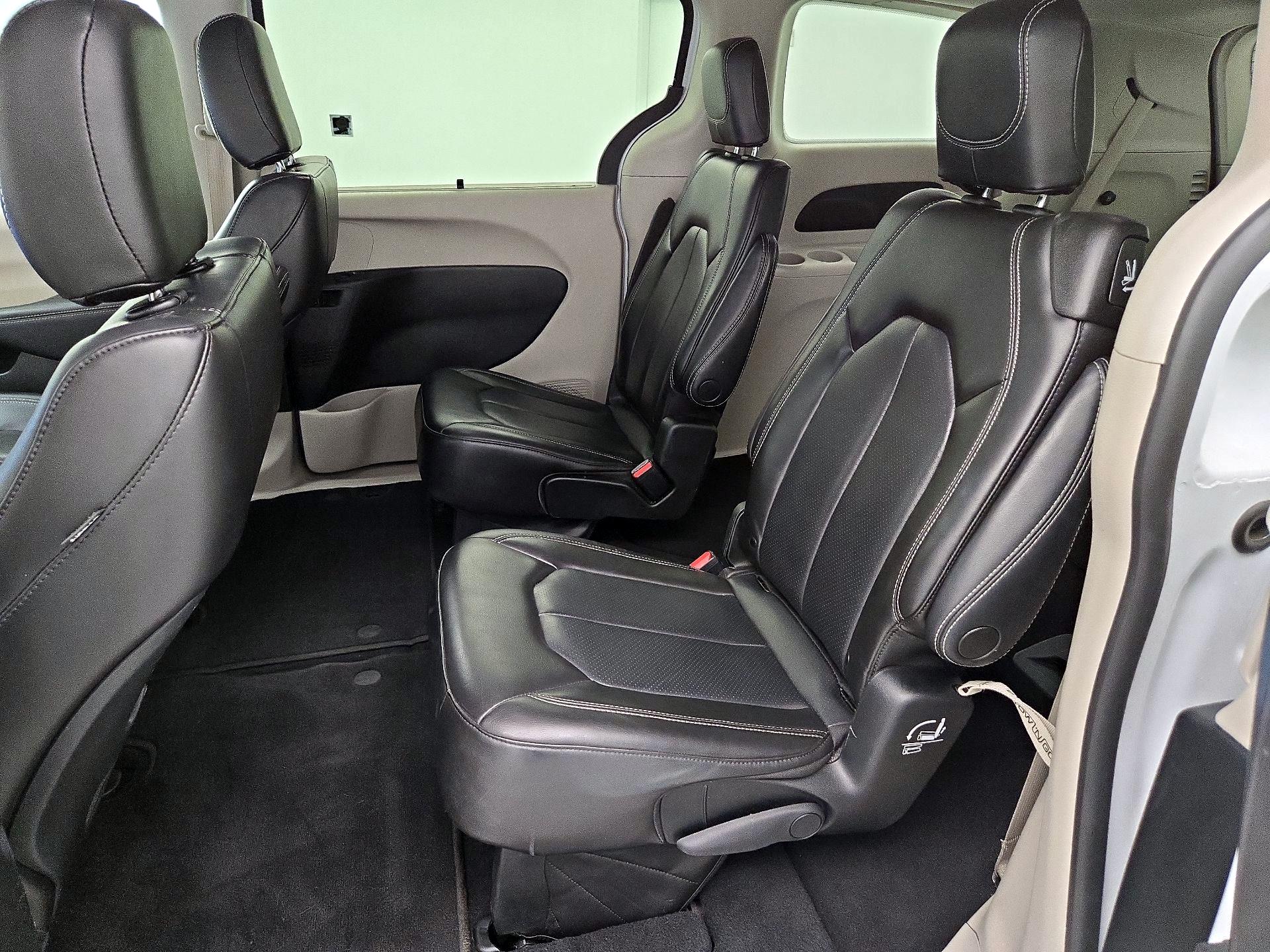 Thumbnail: 2023 Chrysler Pacifica - 19